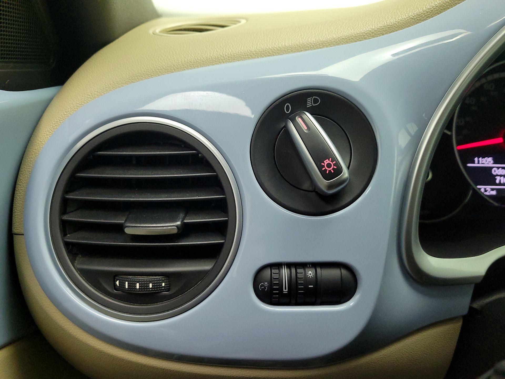 Thumbnail: 2015 Volkswagen Beetle - 13