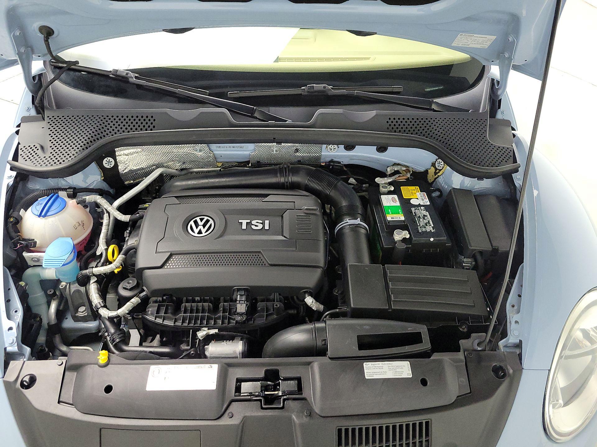 Thumbnail: 2015 Volkswagen Beetle - 19