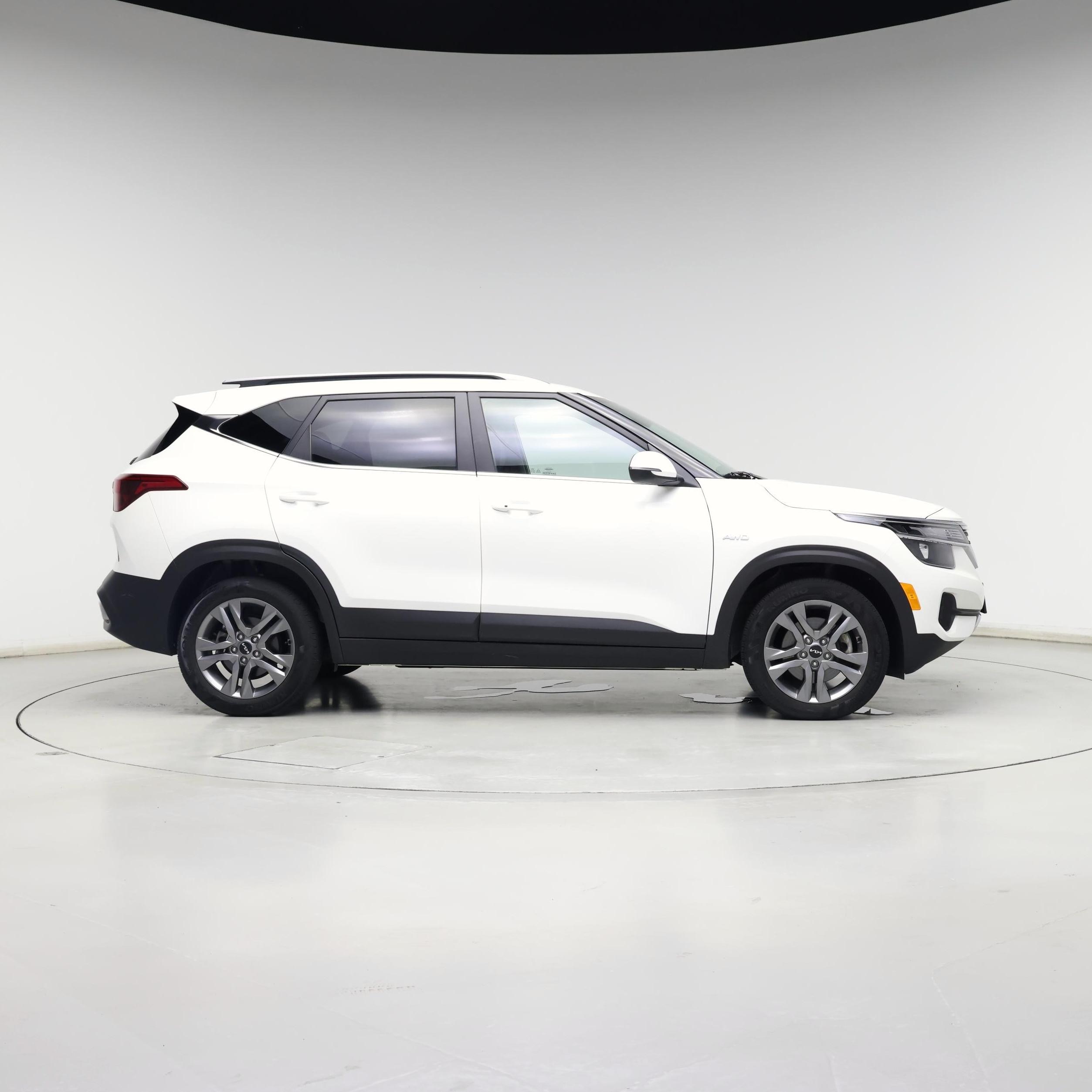 Thumbnail: 2023 Kia Seltos - 7