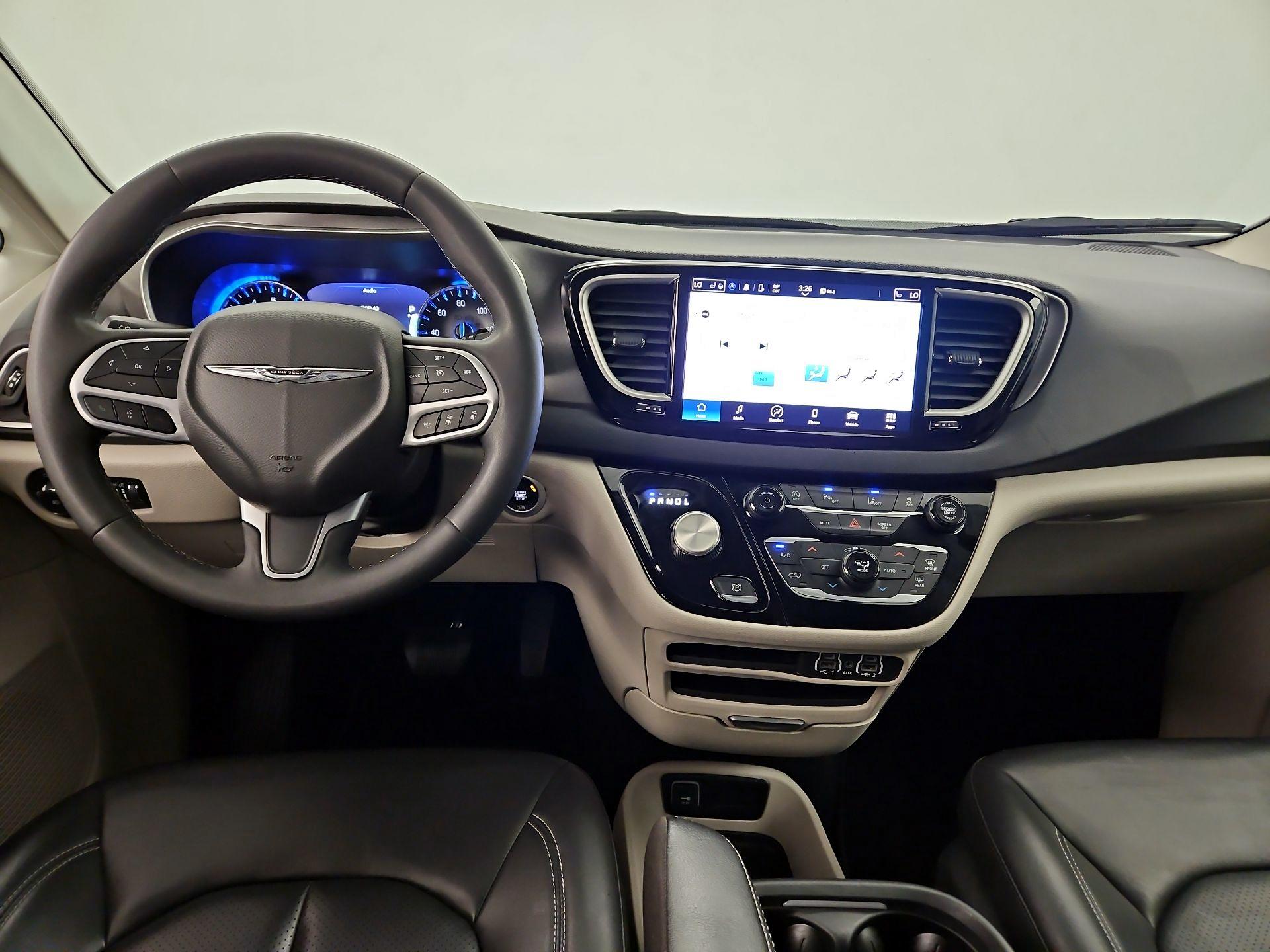 Thumbnail: 2023 Chrysler Pacifica - 9
