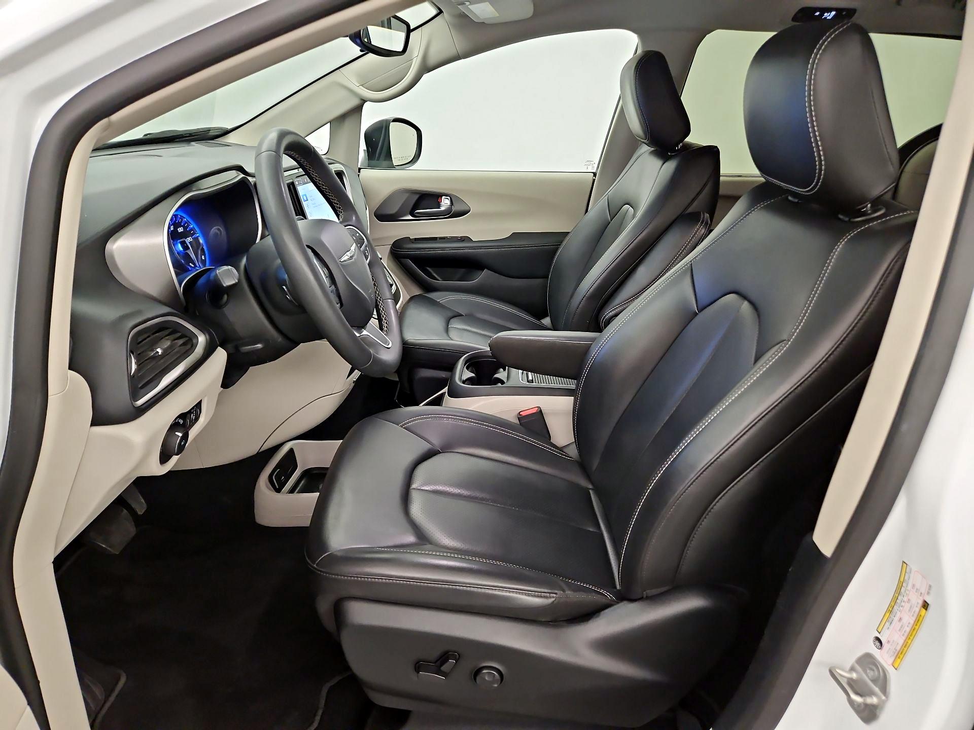 Thumbnail: 2023 Chrysler Pacifica - 11