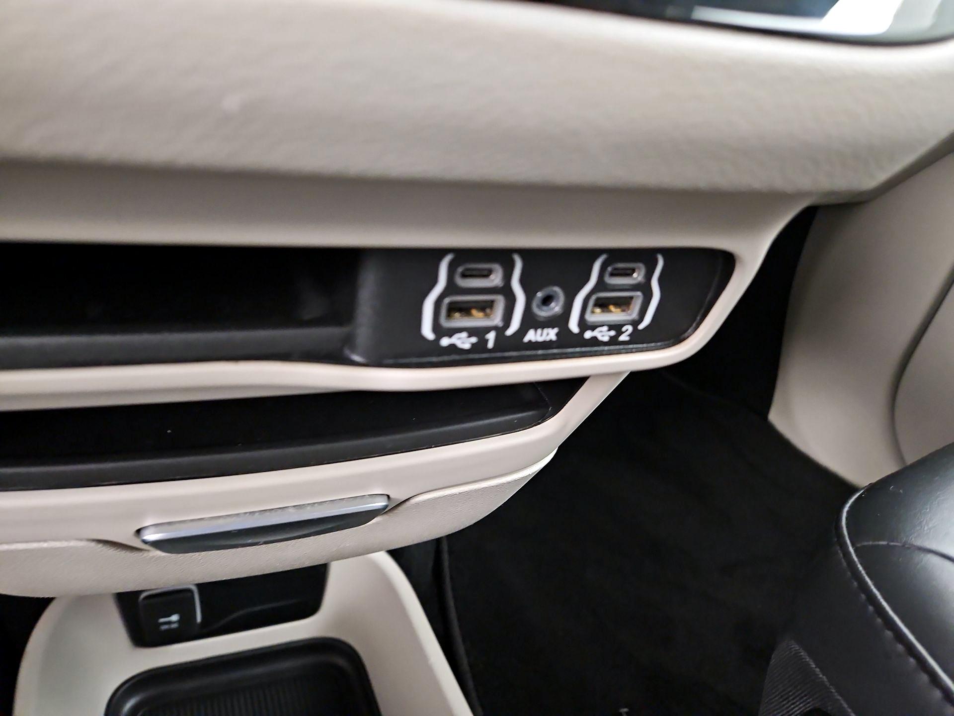 Thumbnail: 2023 Chrysler Pacifica - 18