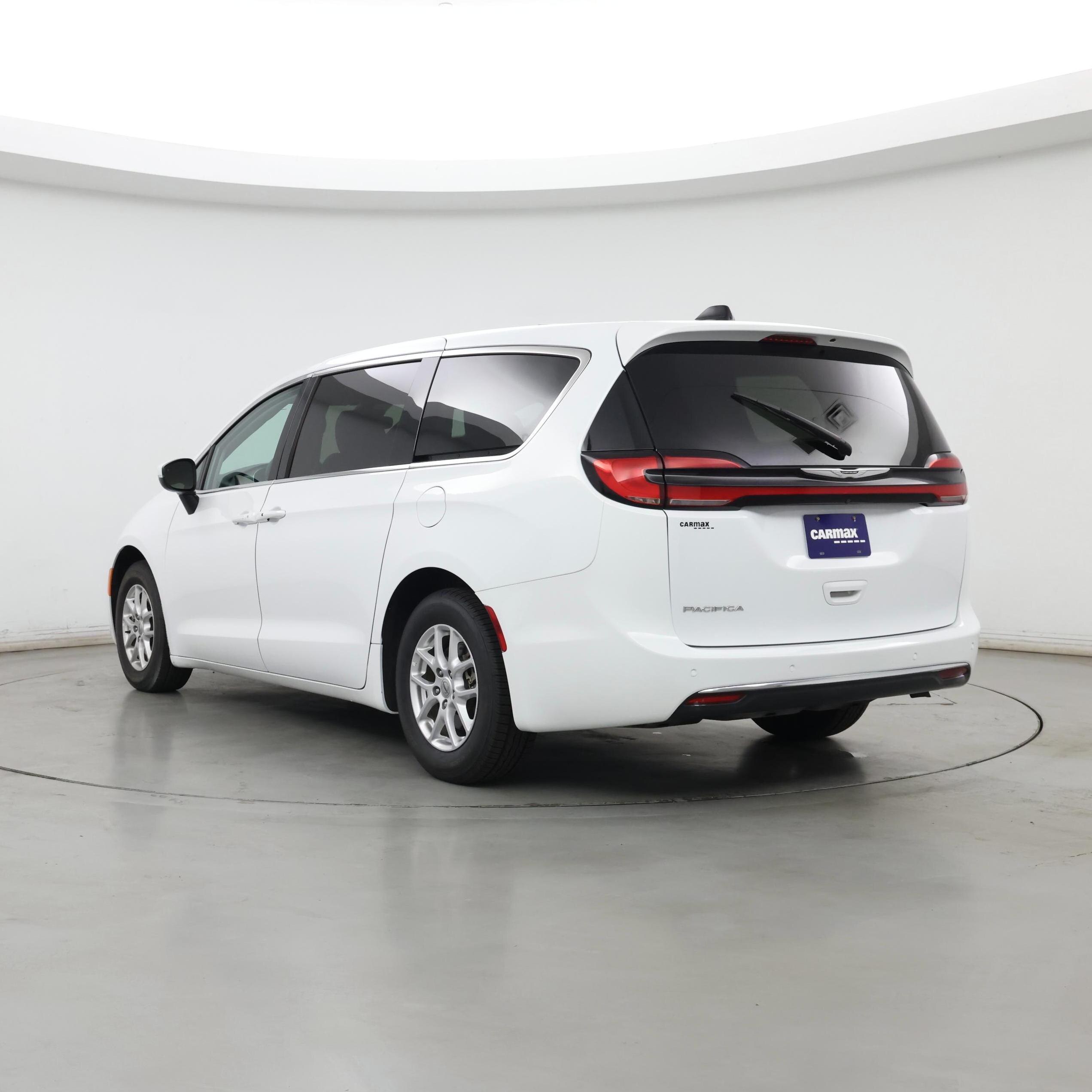 Thumbnail: 2023 Chrysler Pacifica - 2