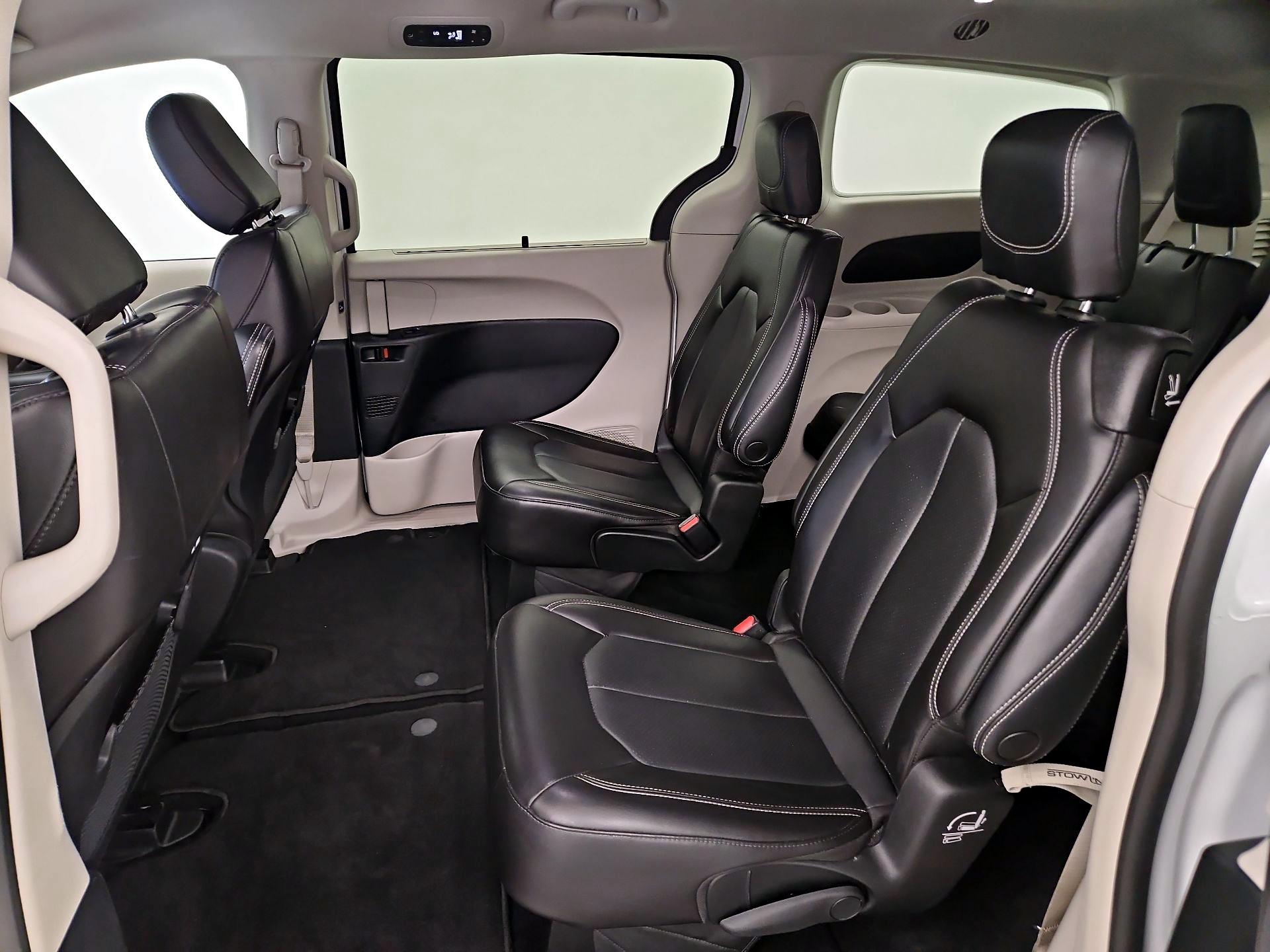 Thumbnail: 2023 Chrysler Pacifica - 19