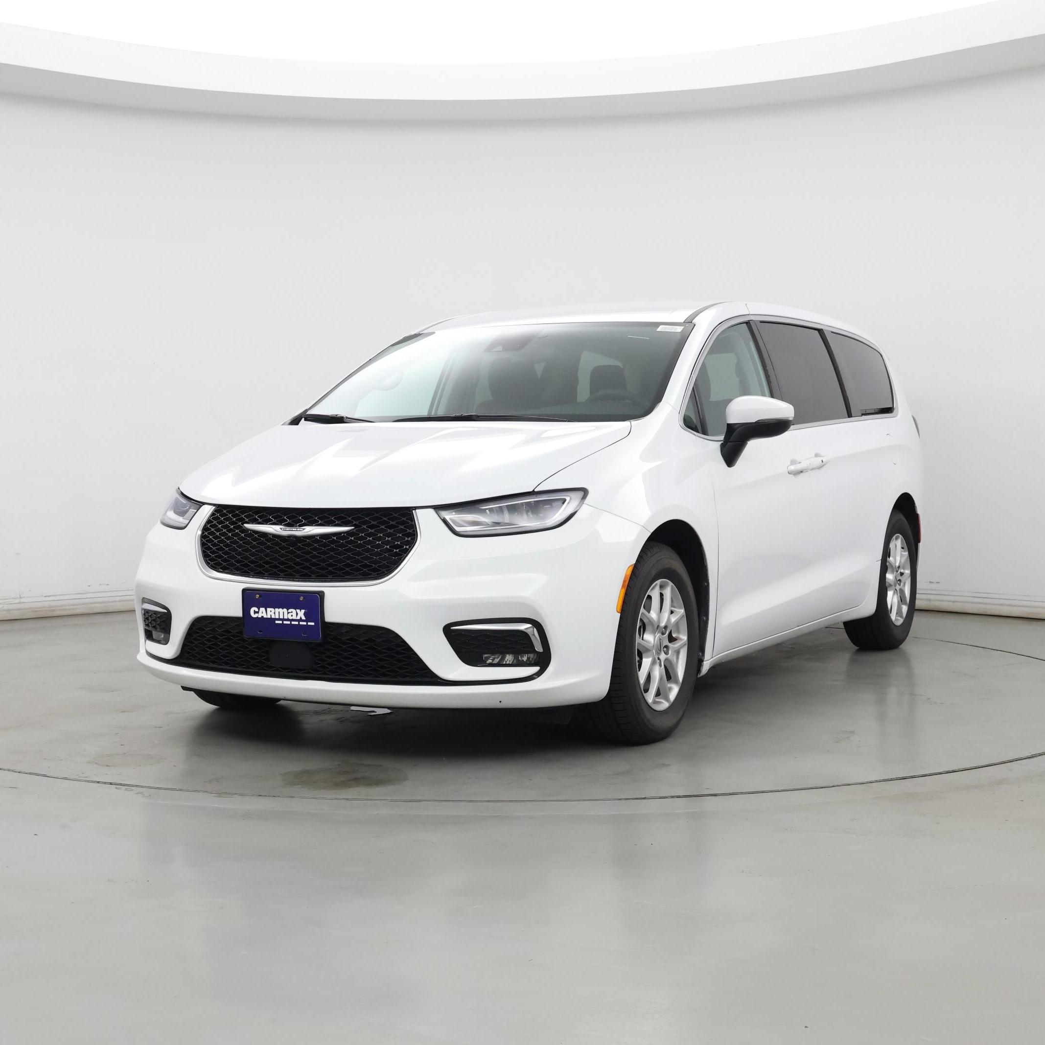 Thumbnail: 2023 Chrysler Pacifica - 4