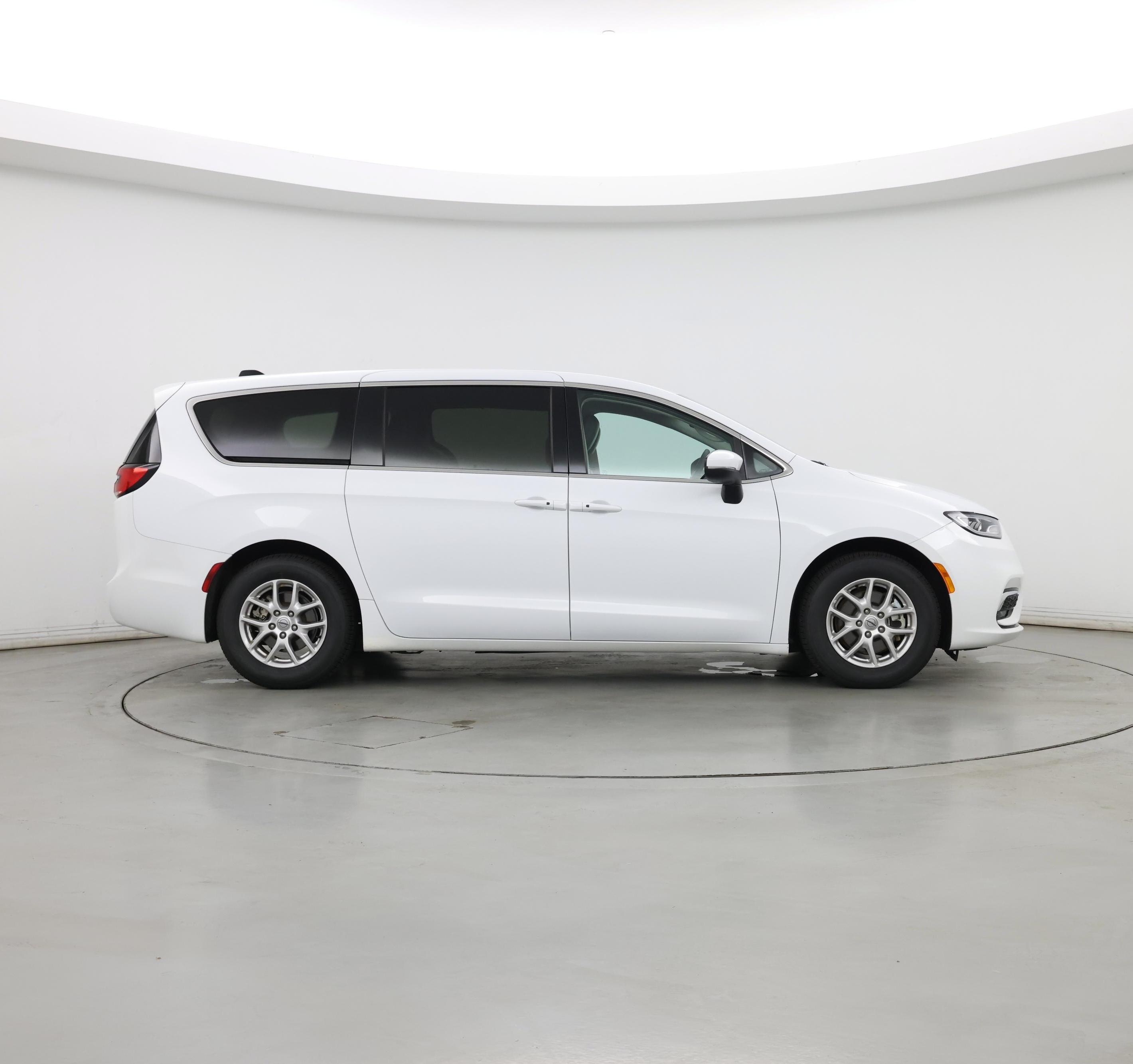 Thumbnail: 2023 Chrysler Pacifica - 7
