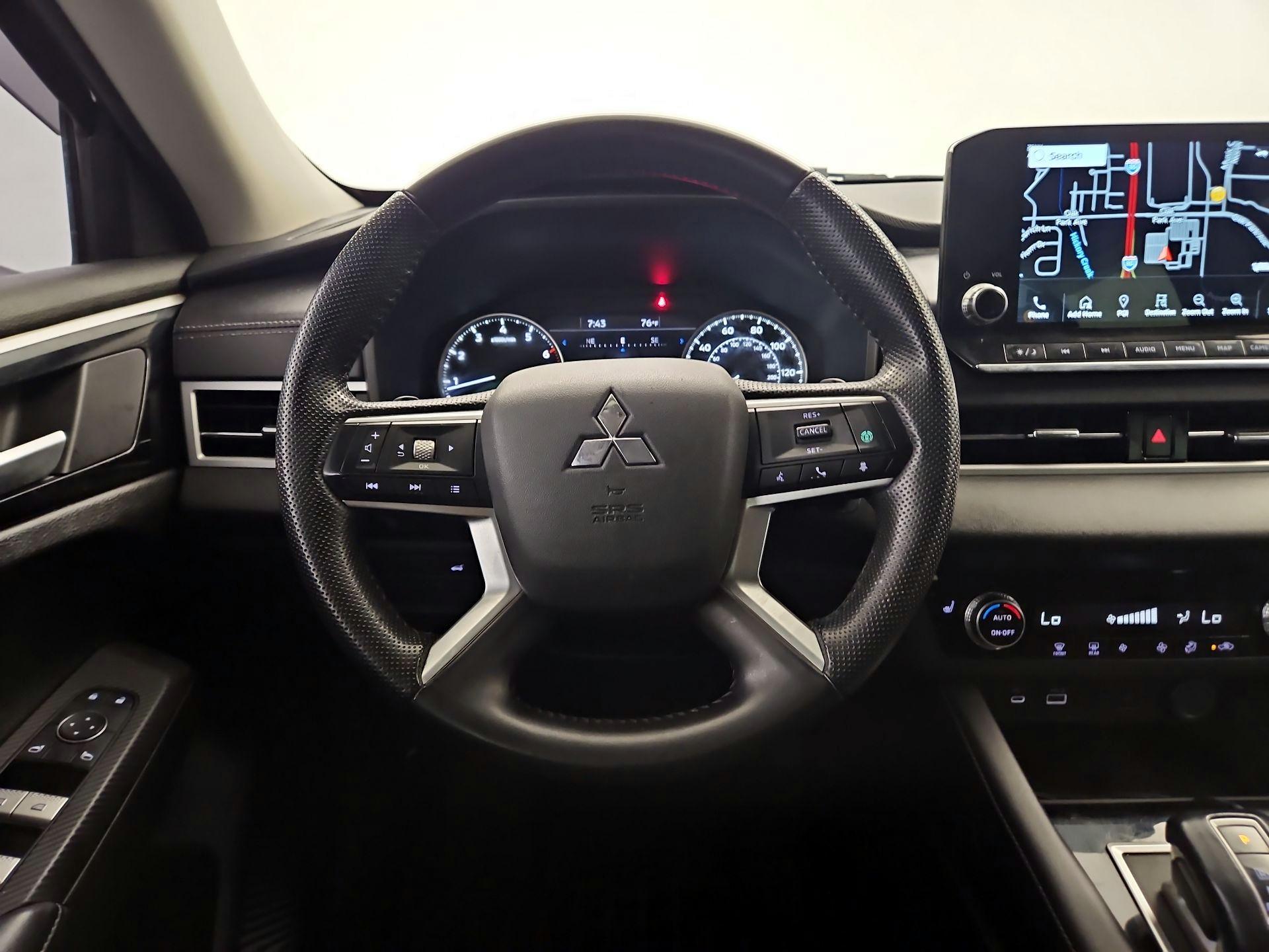 Thumbnail: 2022 Mitsubishi Outlander - 10