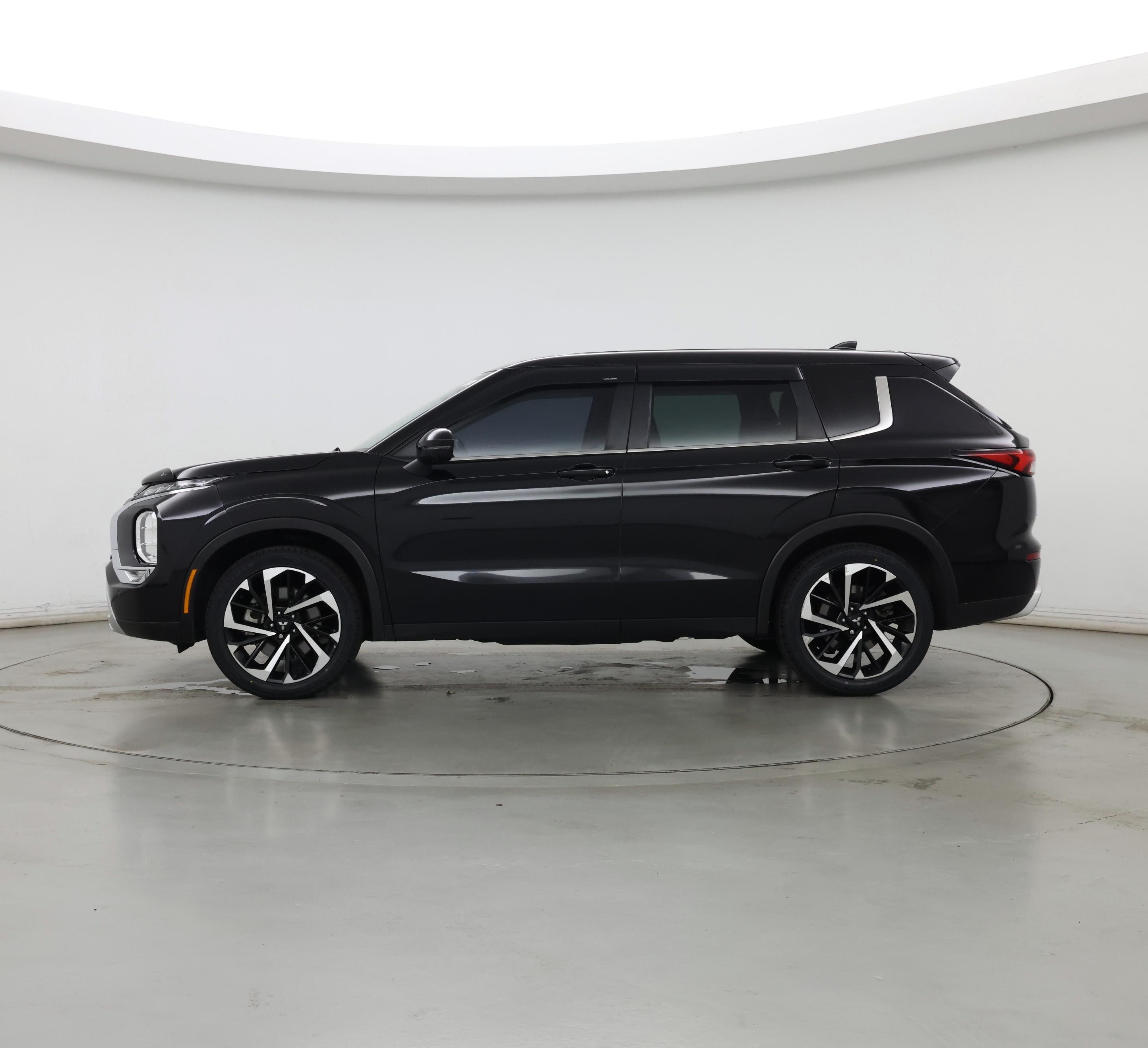 Thumbnail: 2022 Mitsubishi Outlander - 3