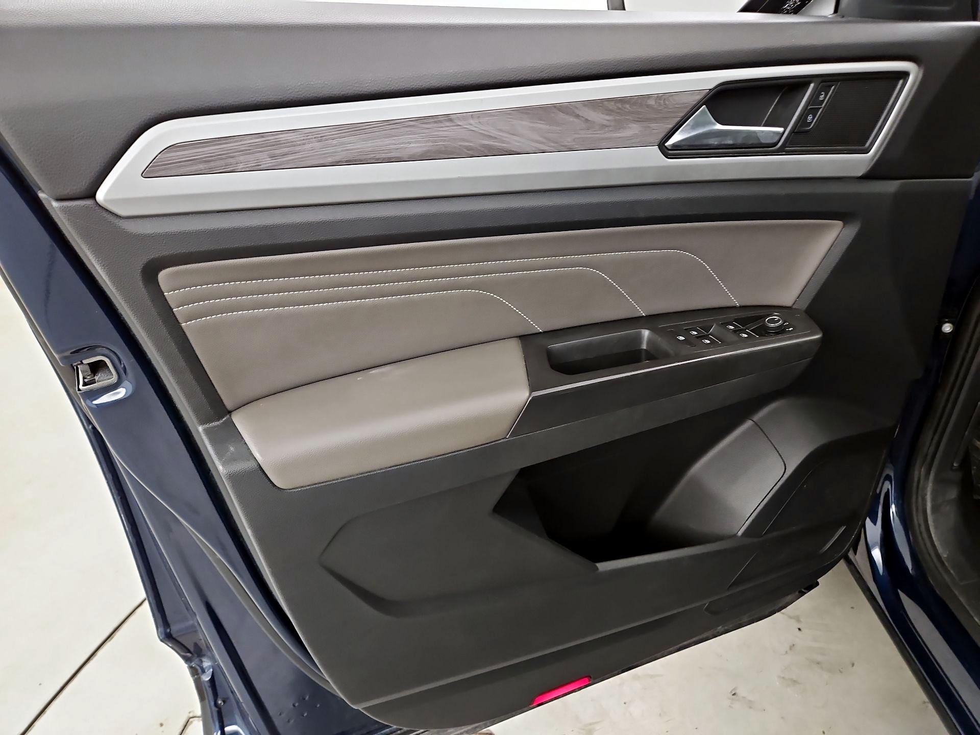 Thumbnail: 2023 Volkswagen Atlas - 12