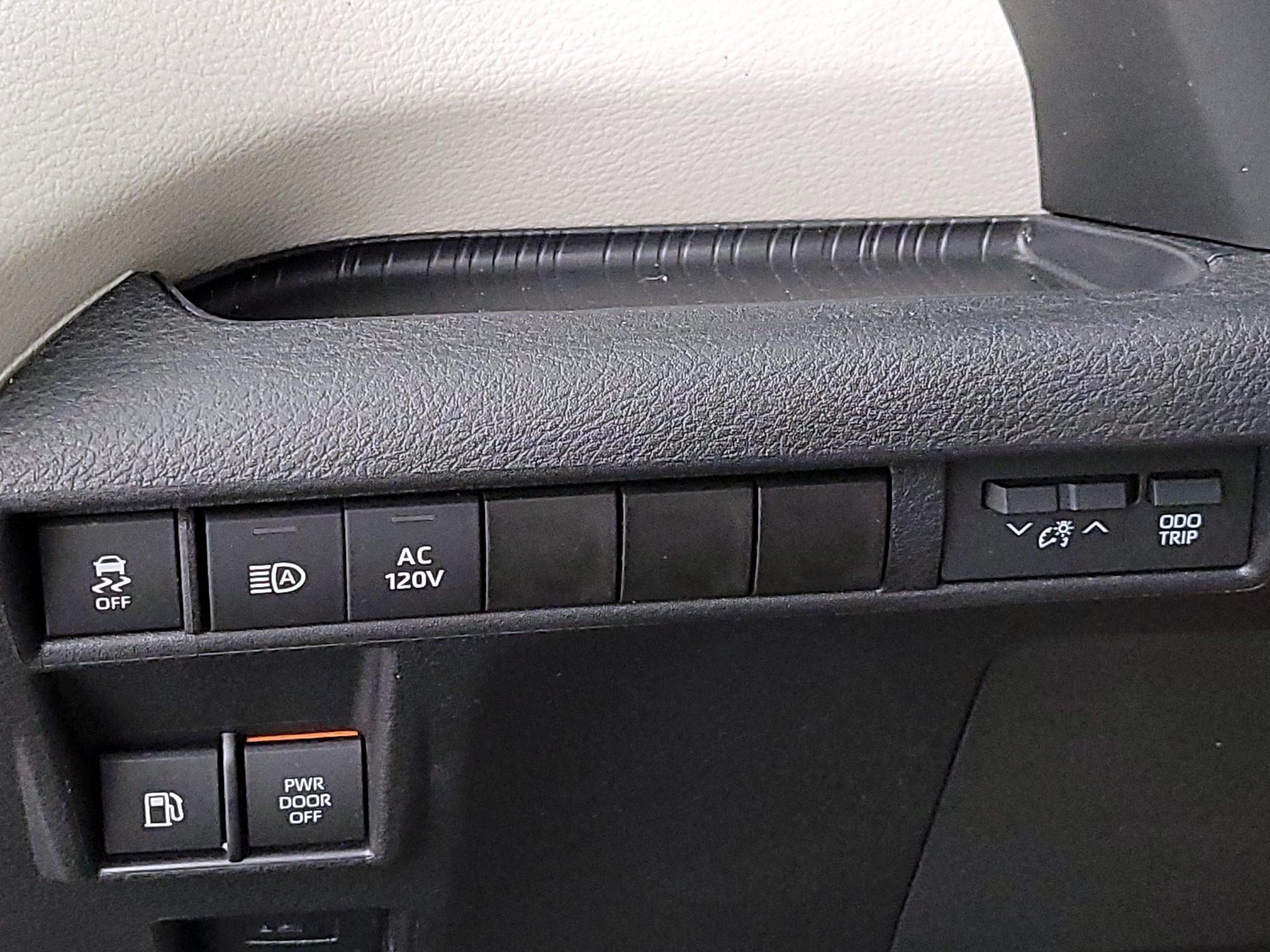 Thumbnail: 2021 Toyota Sienna - 13