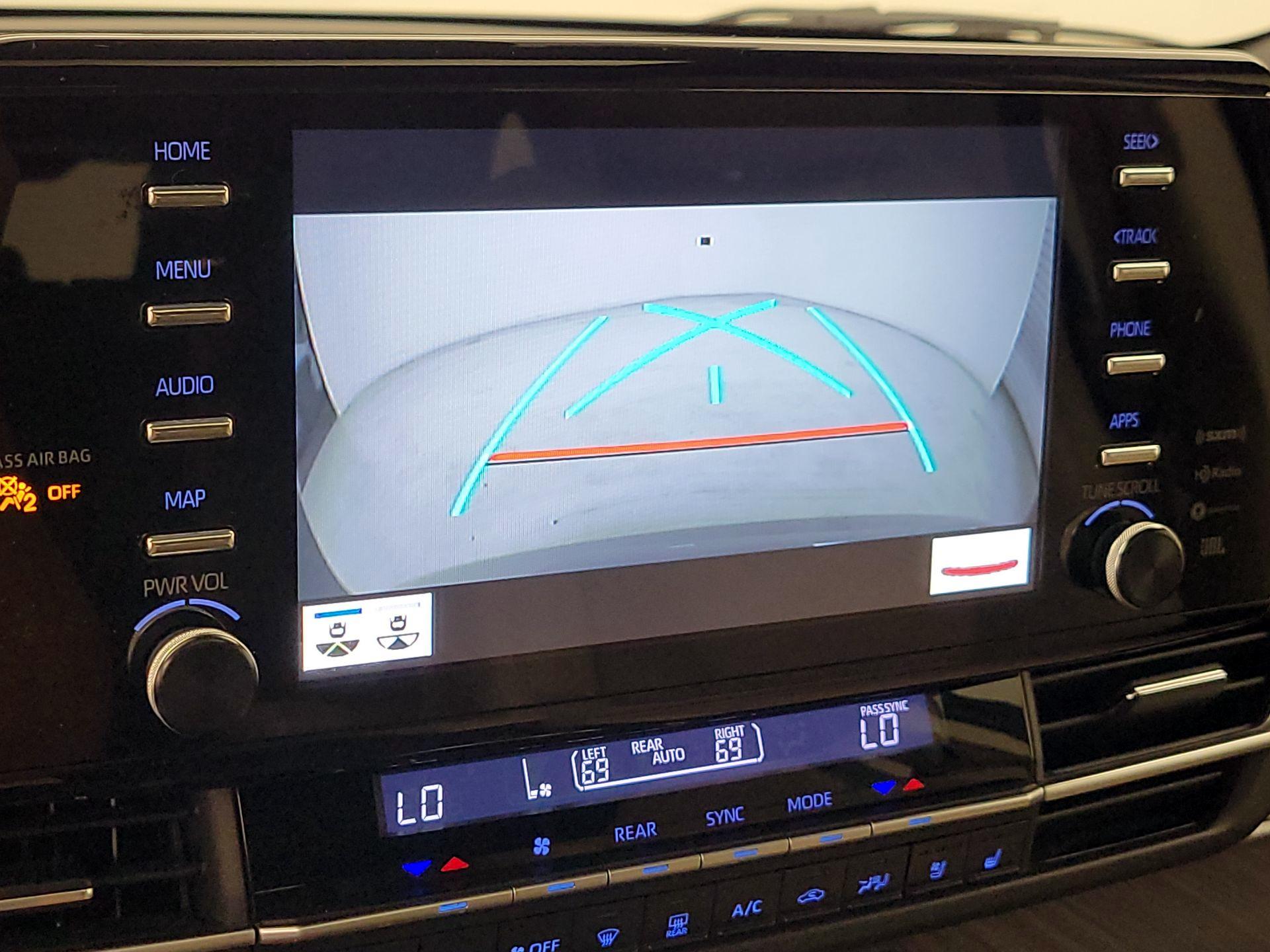 Thumbnail: 2021 Toyota Sienna - 15