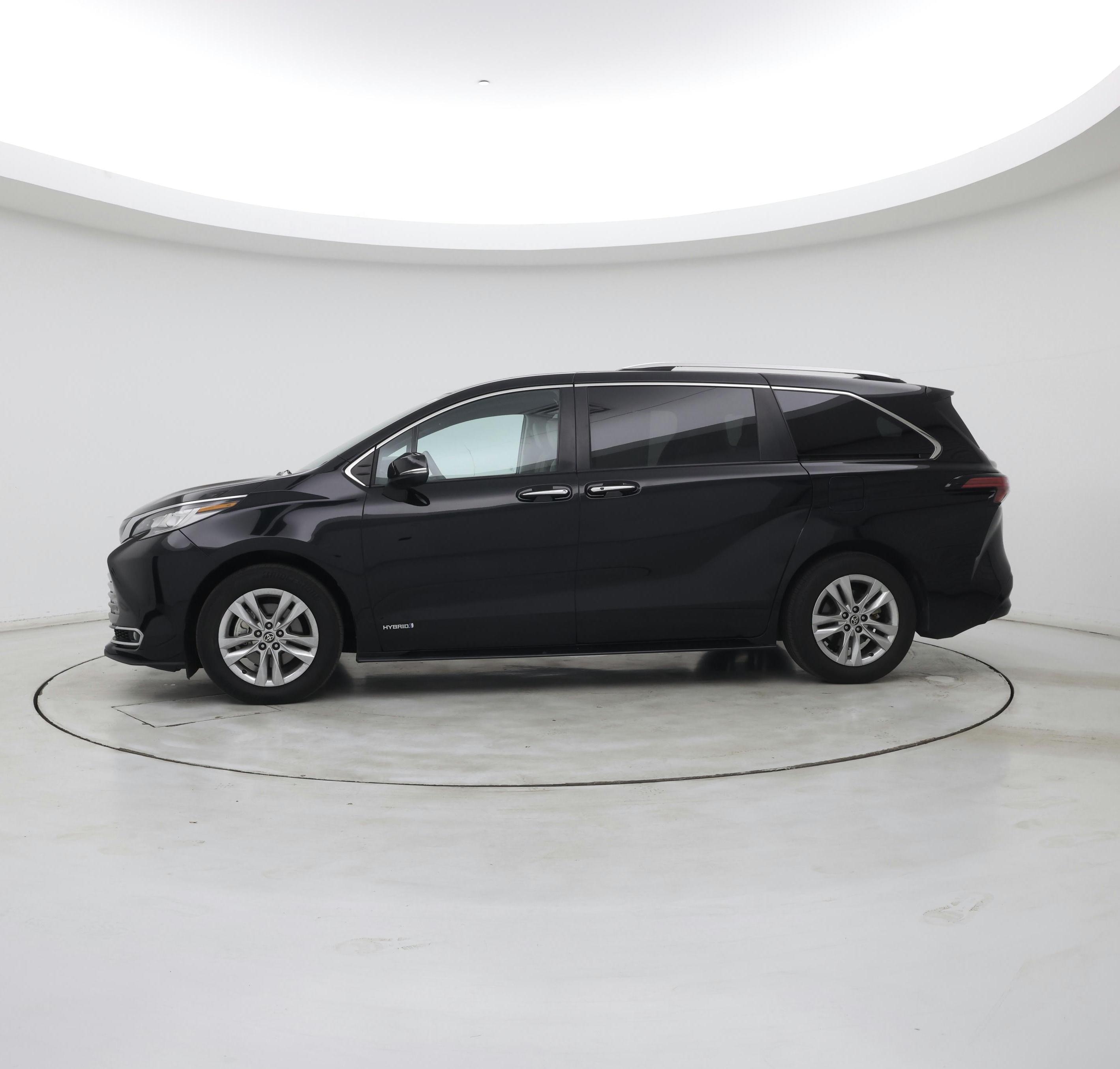 Thumbnail: 2021 Toyota Sienna - 3