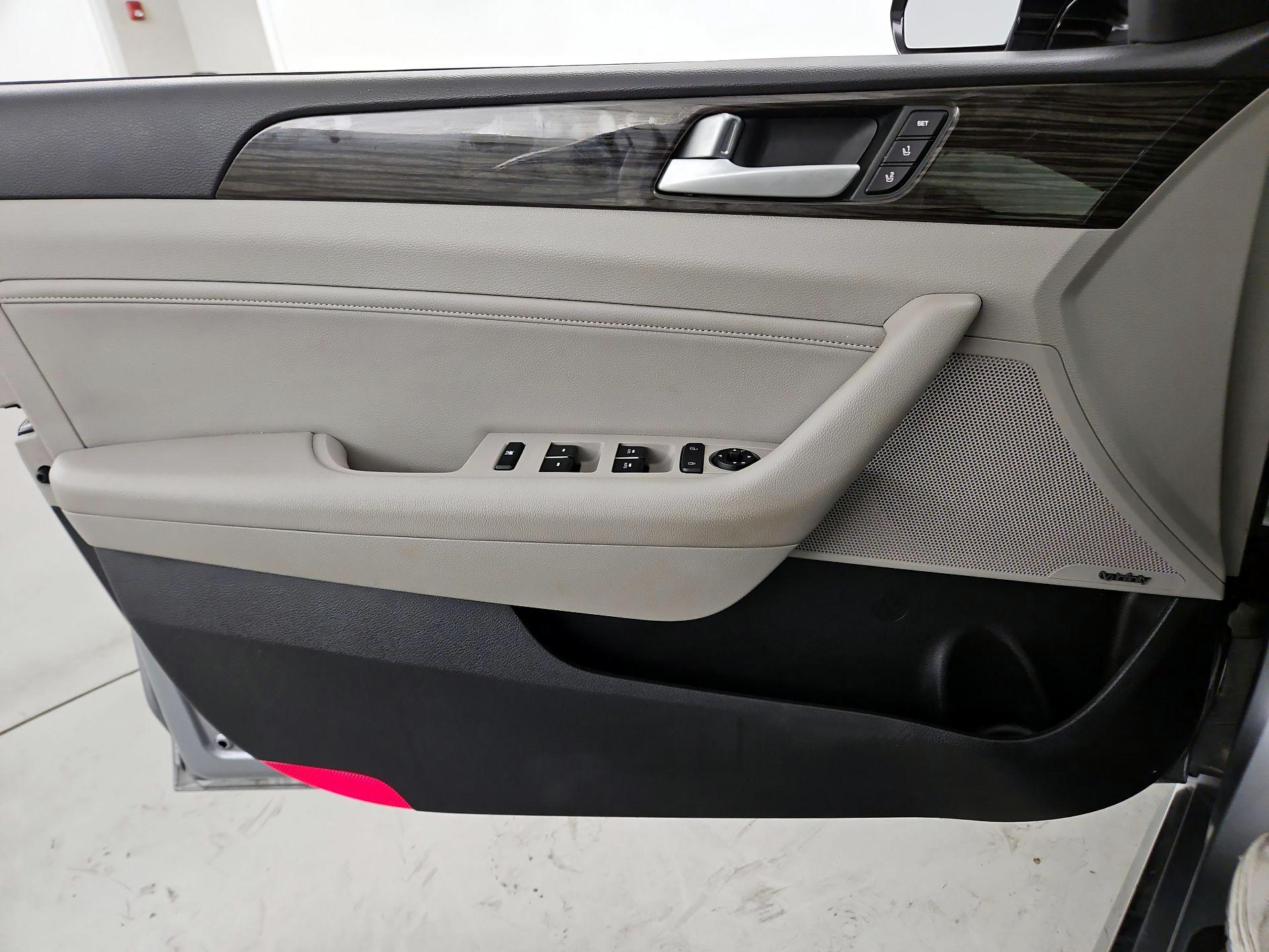 Thumbnail: 2015 Hyundai Sonata - 12