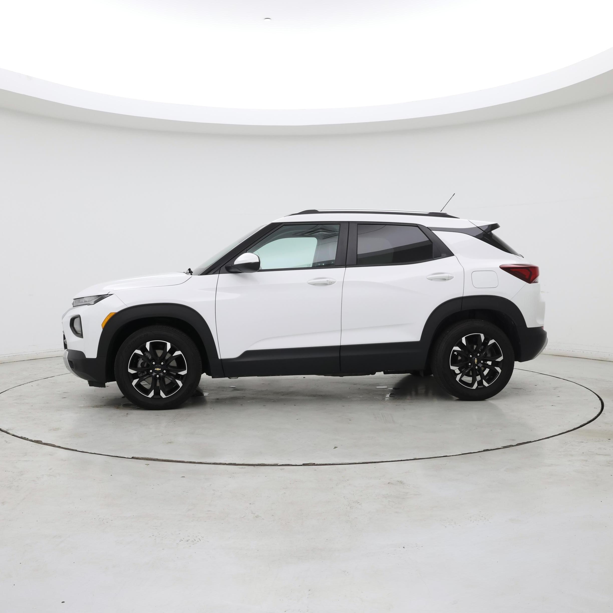 Thumbnail: 2021 Chevrolet TrailBlazer - 3