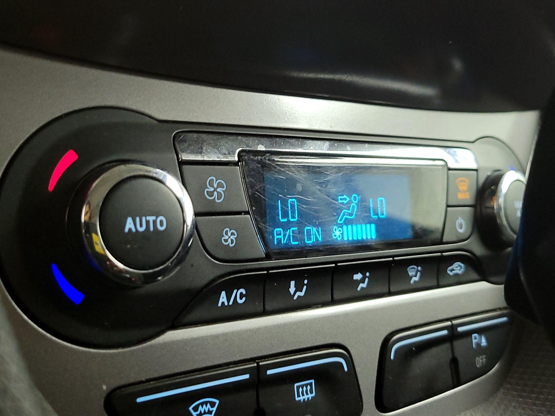 Thumbnail: 2018 Ford Transit Series - 16