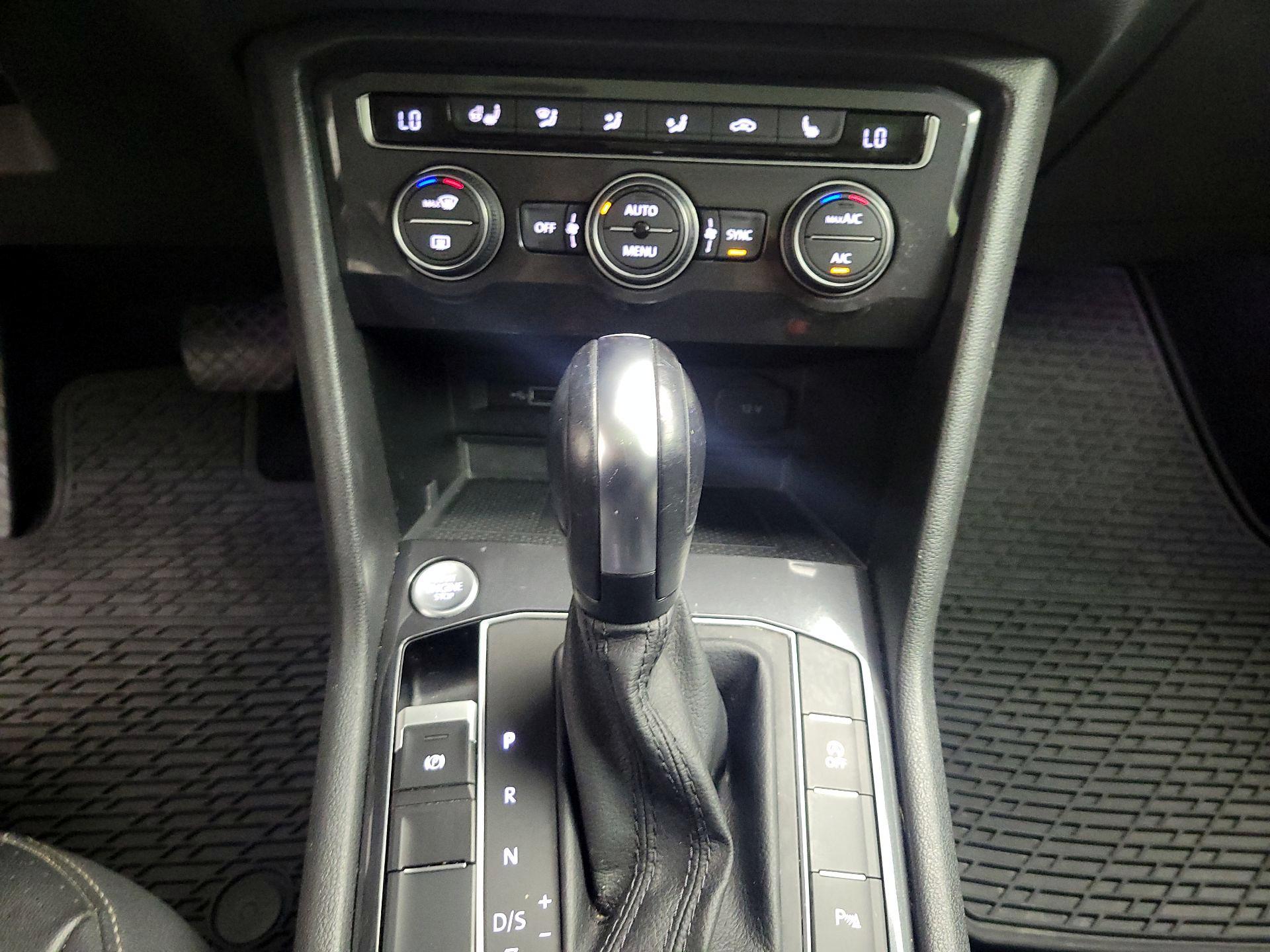 Thumbnail: 2020 Volkswagen Tiguan - 16