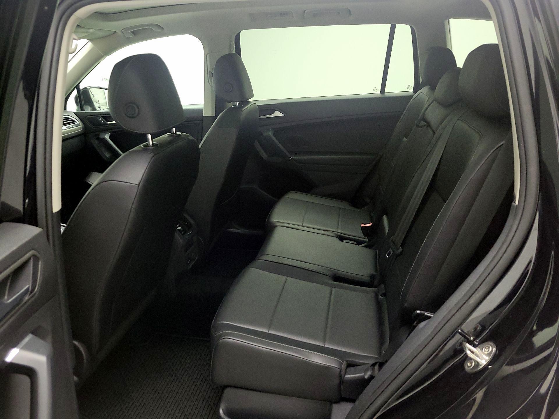 Thumbnail: 2020 Volkswagen Tiguan - 17