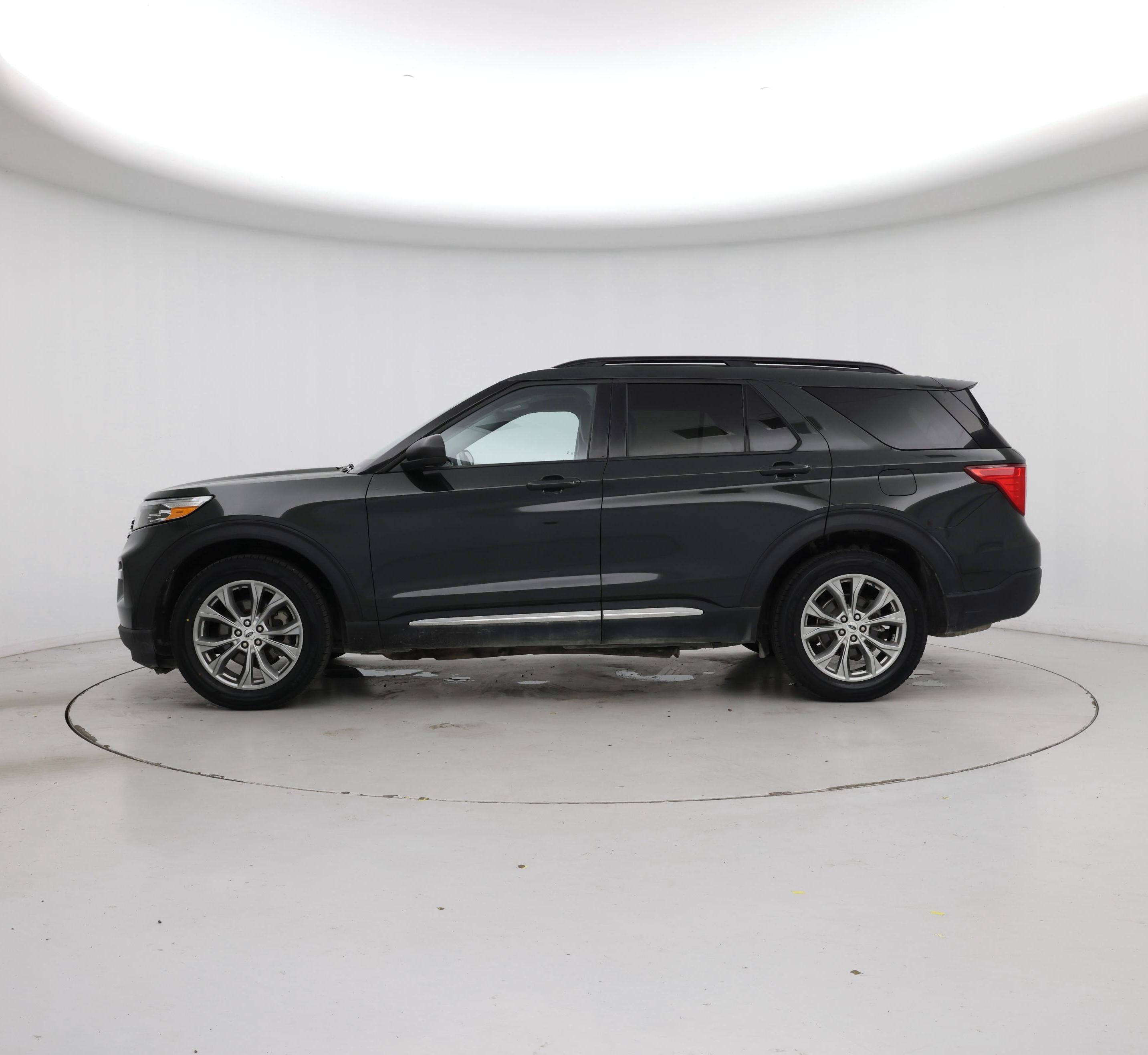 Thumbnail: 2022 Ford Explorer - 3