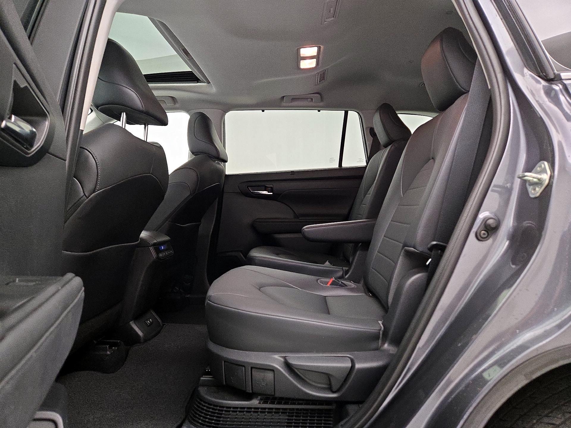 Thumbnail: 2020 Toyota Highlander - 20