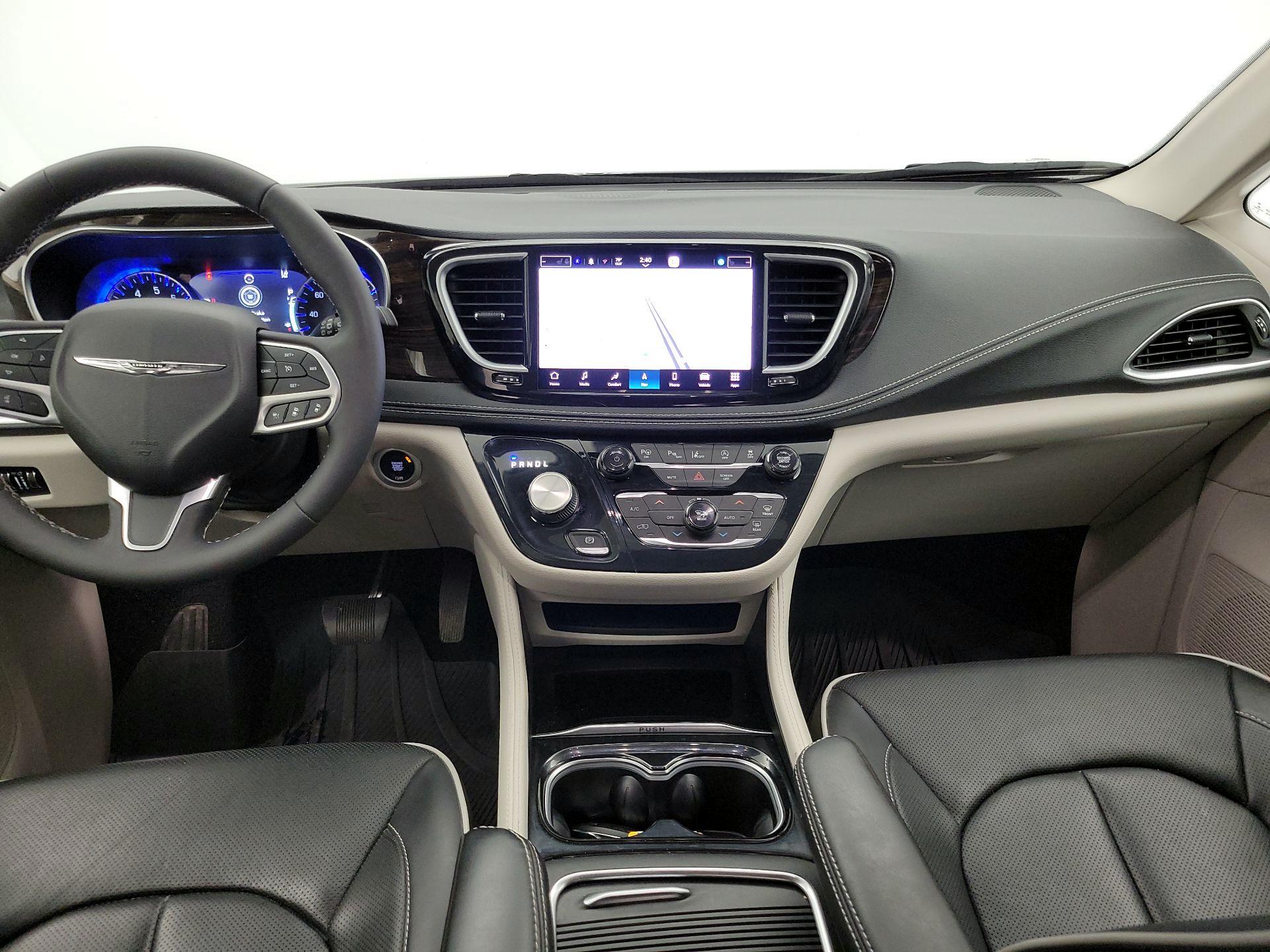 Thumbnail: 2023 Chrysler Pacifica - 9