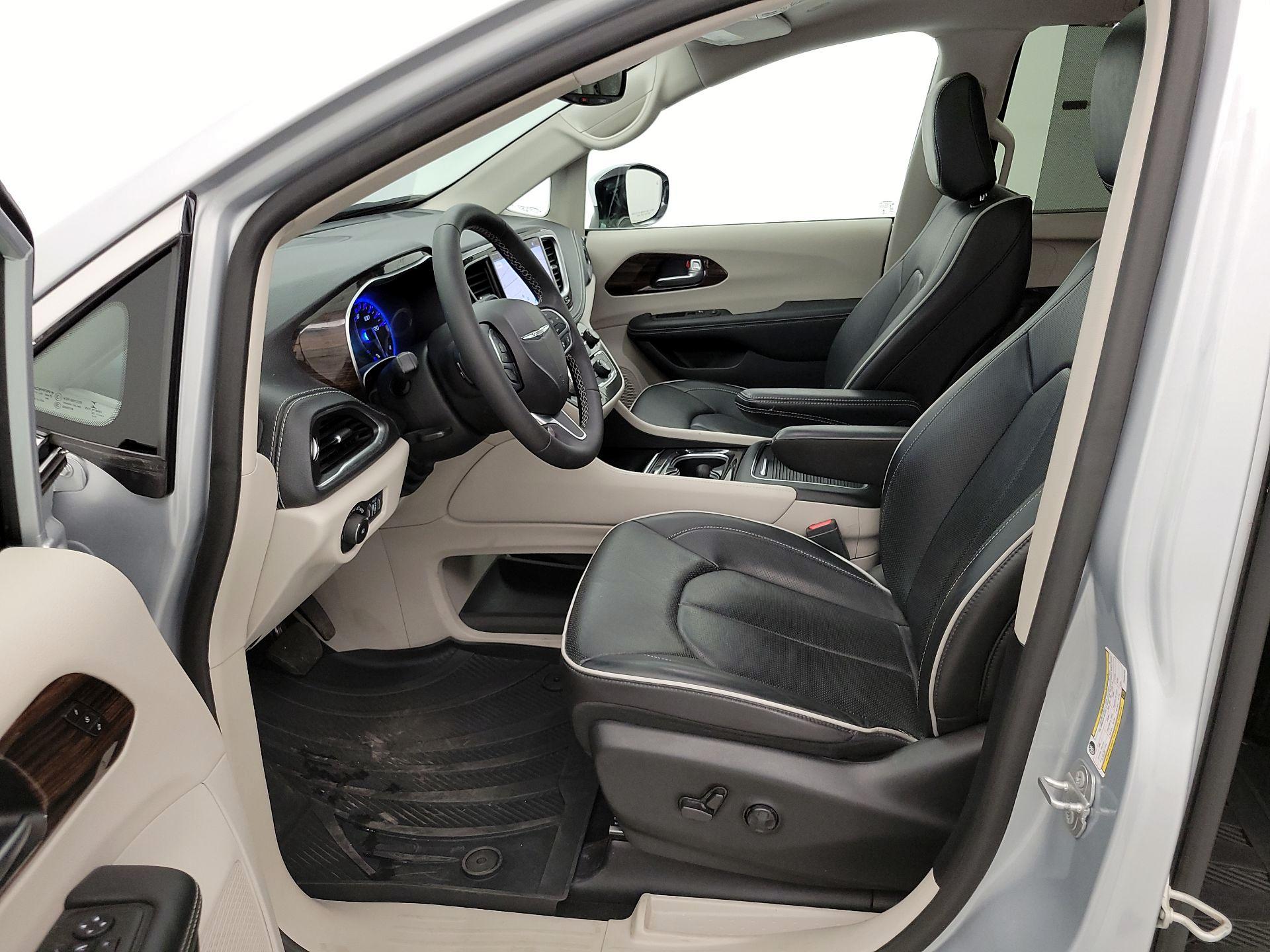 Thumbnail: 2023 Chrysler Pacifica - 11