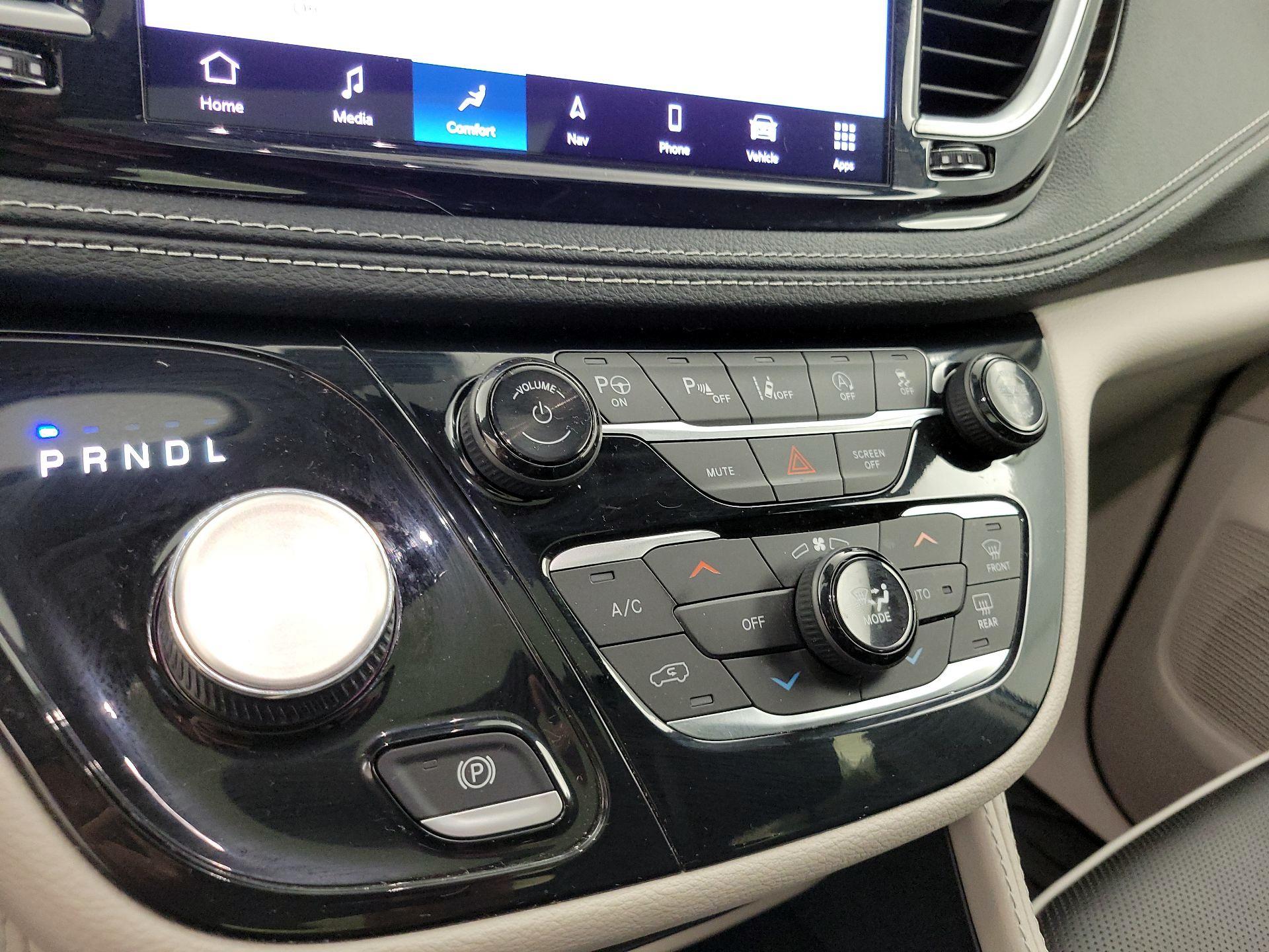 Thumbnail: 2023 Chrysler Pacifica - 17