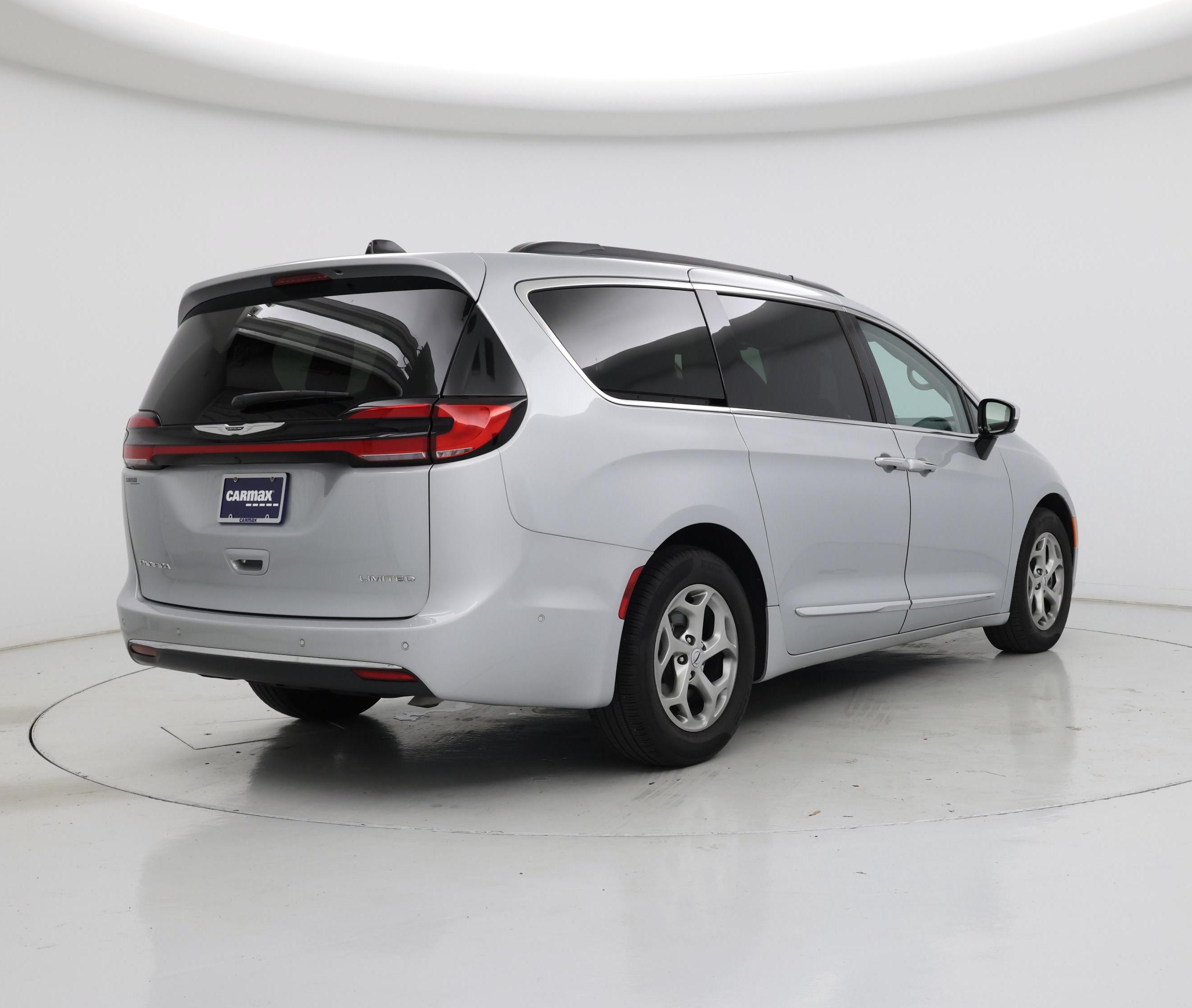 Thumbnail: 2023 Chrysler Pacifica - 8
