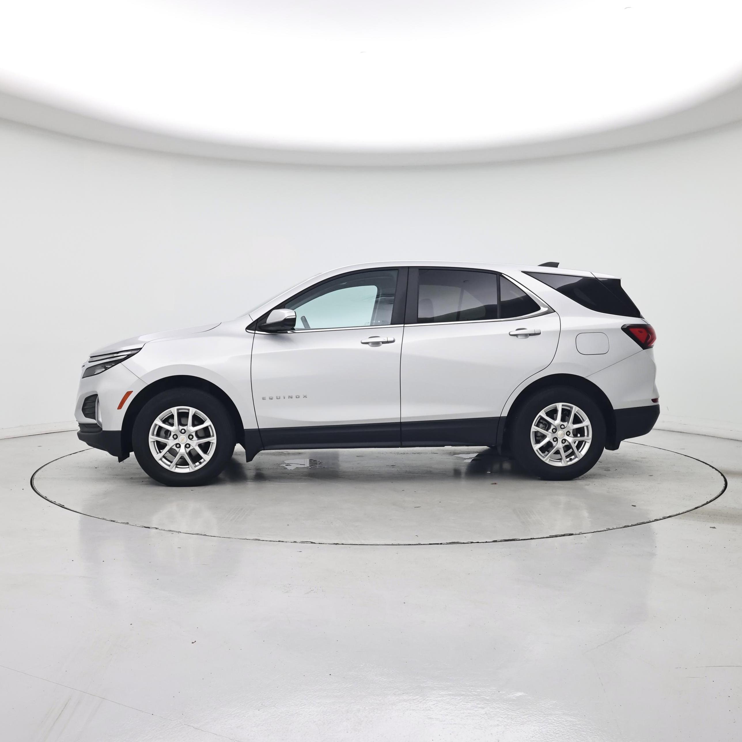 Thumbnail: 2022 Chevrolet Equinox - 3