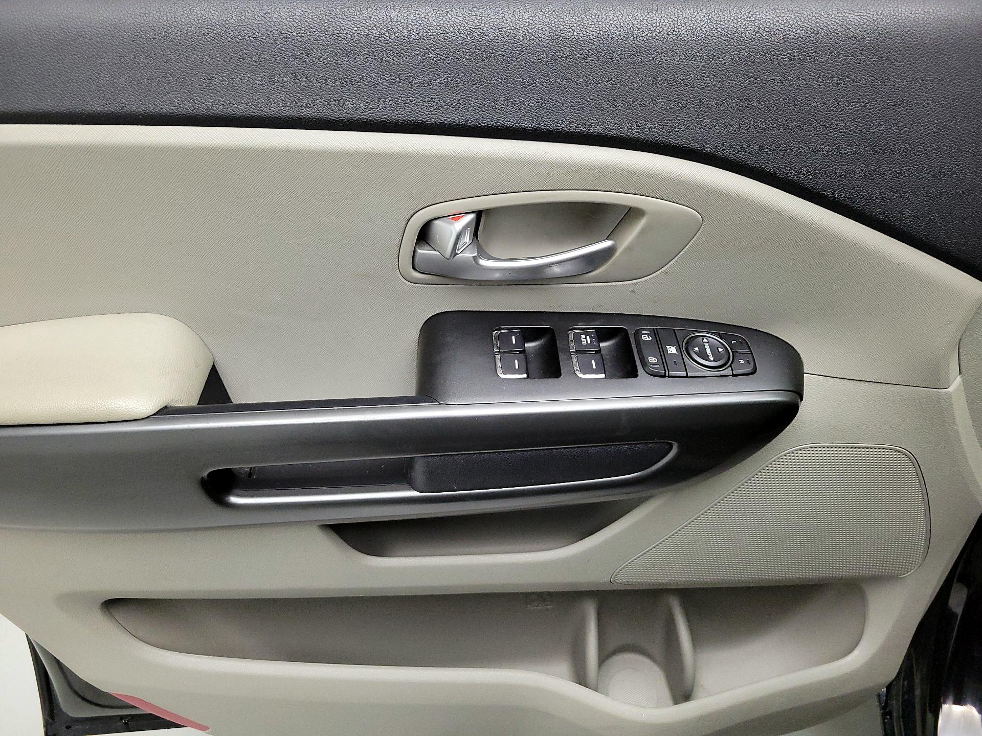 Thumbnail: 2019 Kia Sedona - 12