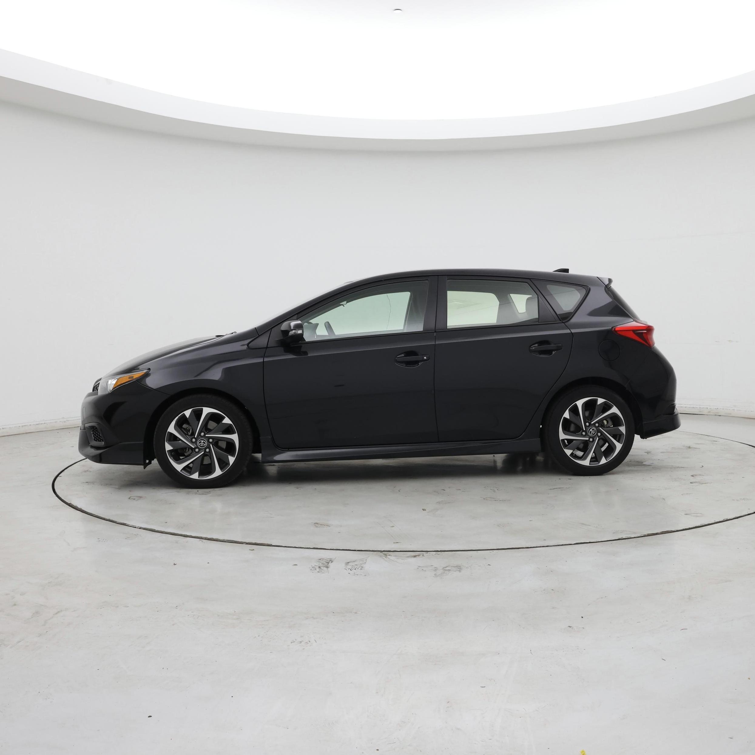 Thumbnail: 2018 Toyota Corolla iM - 3