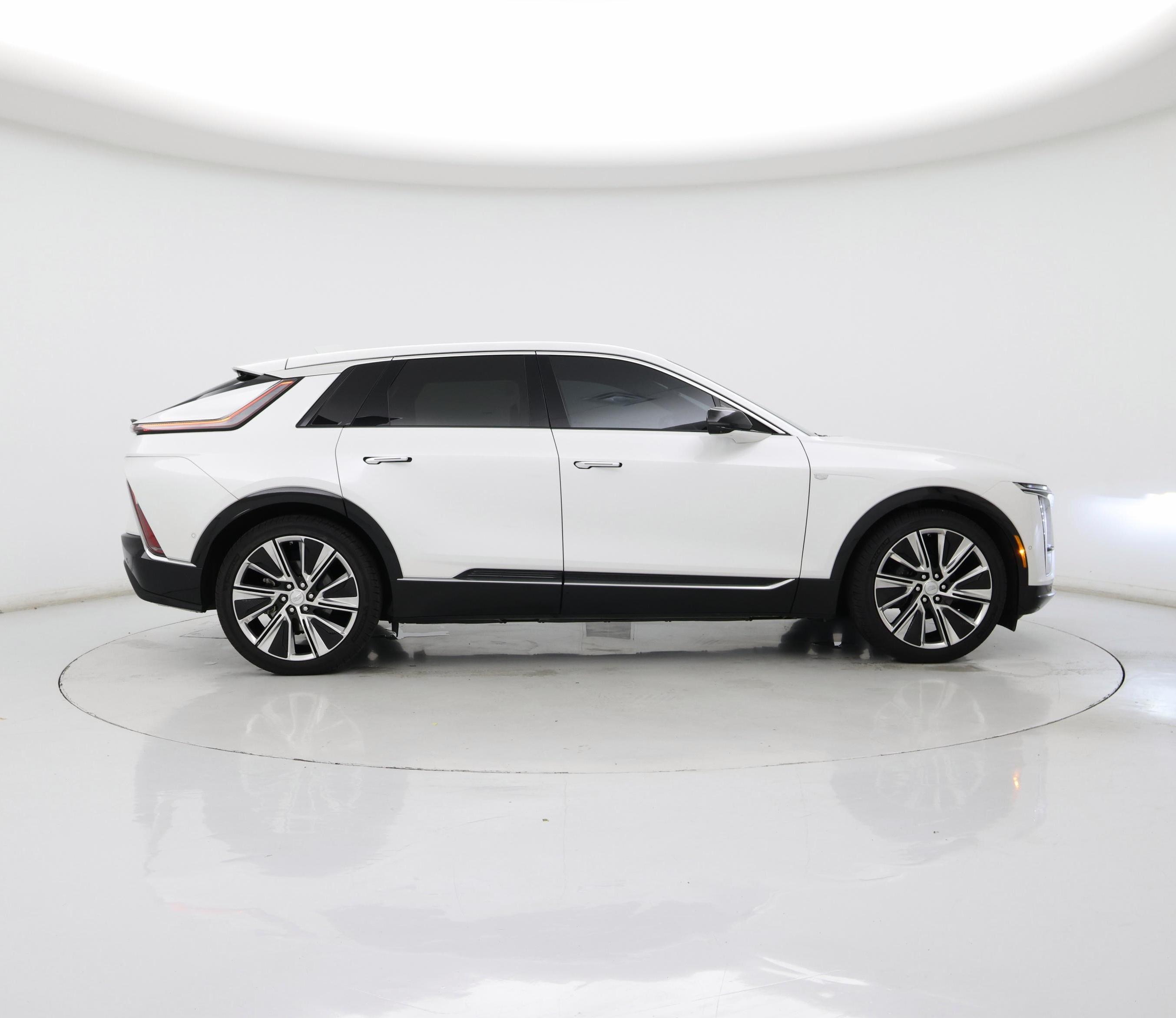 Thumbnail: 2024 Cadillac Lyriq - 7