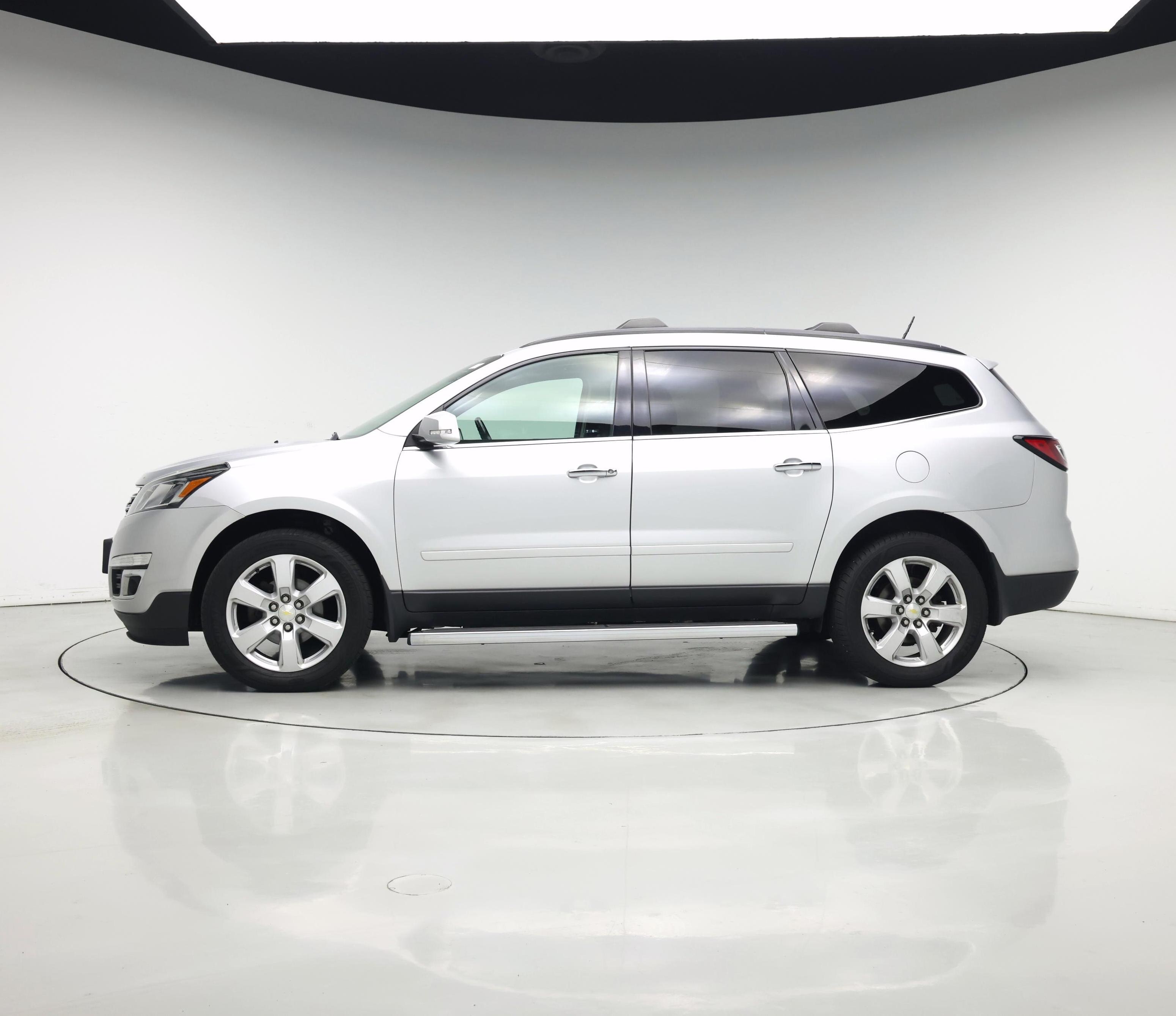 Thumbnail: 2017 Chevrolet Traverse - 3