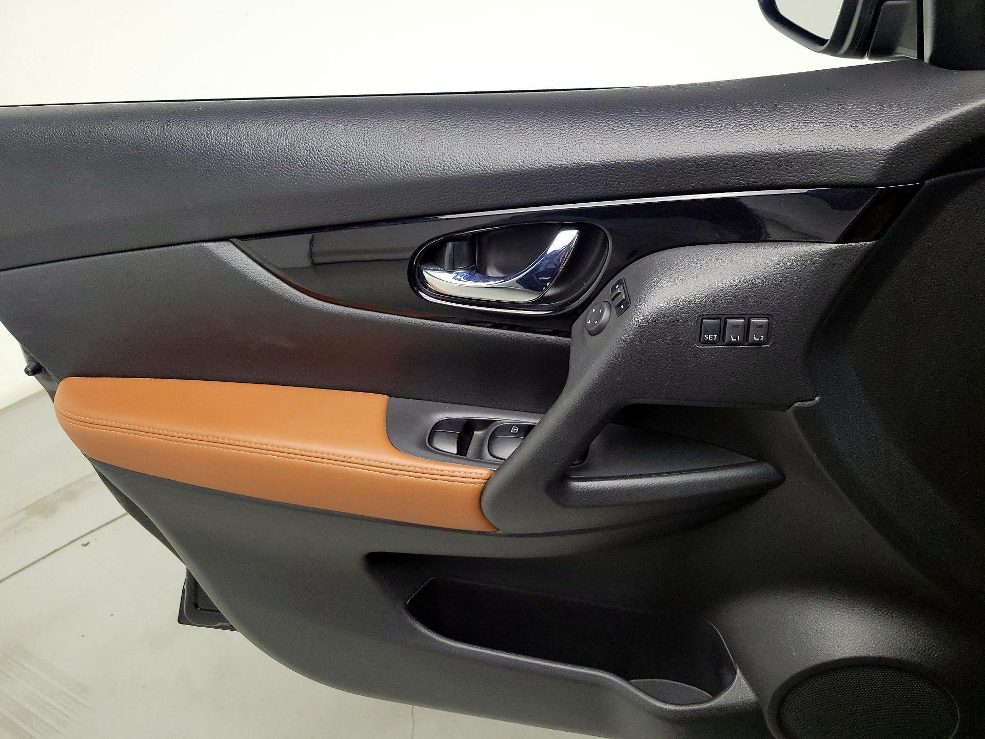 Thumbnail: 2018 Nissan Rogue - 12