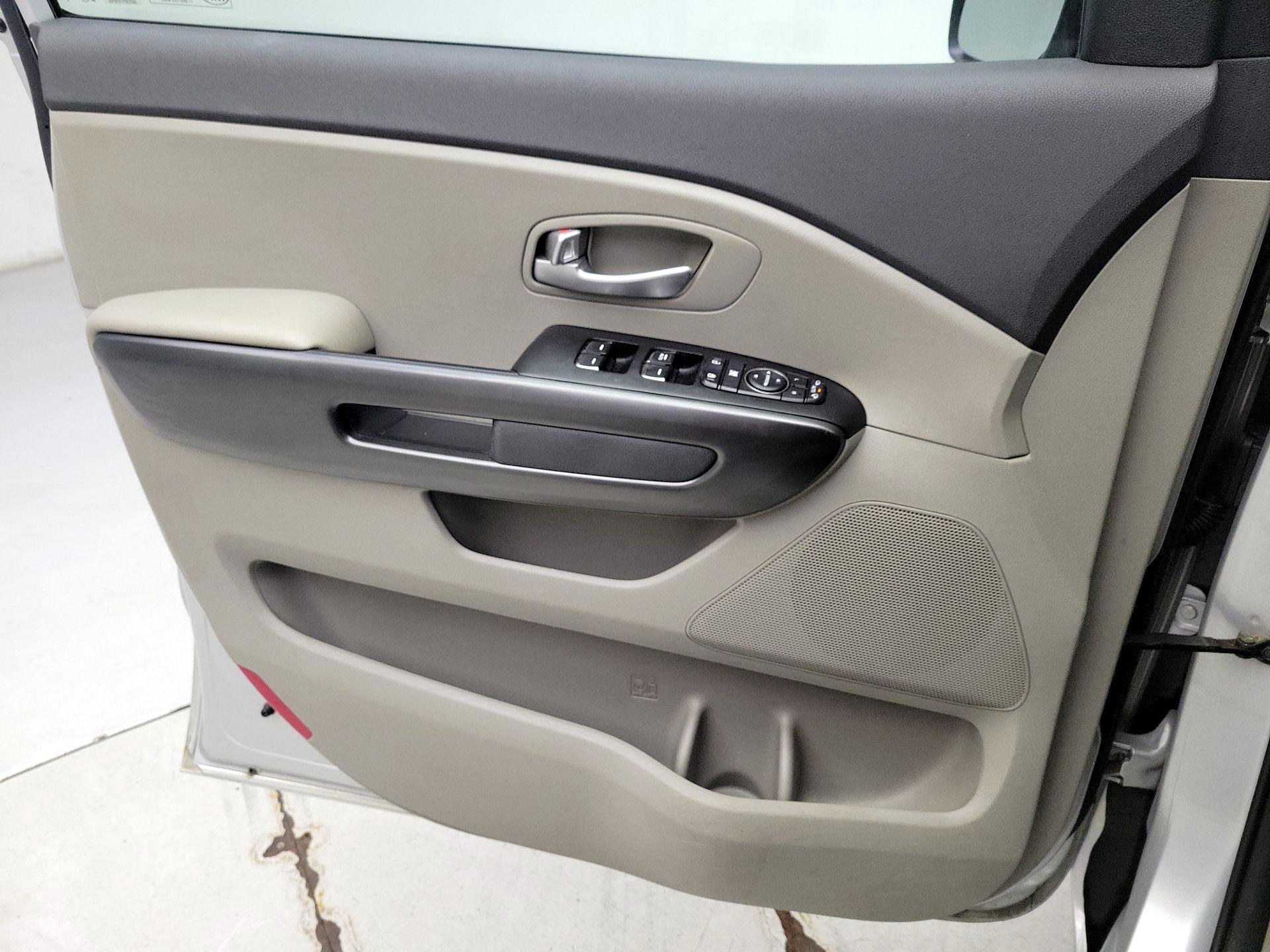 Thumbnail: 2016 Kia Sedona - 12