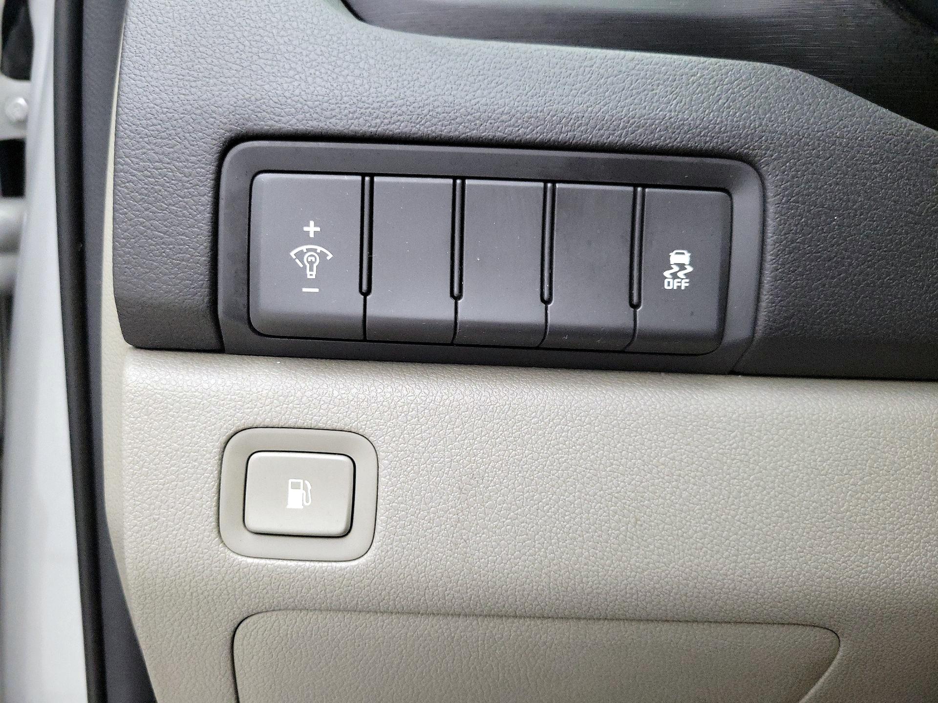 Thumbnail: 2016 Kia Sedona - 13