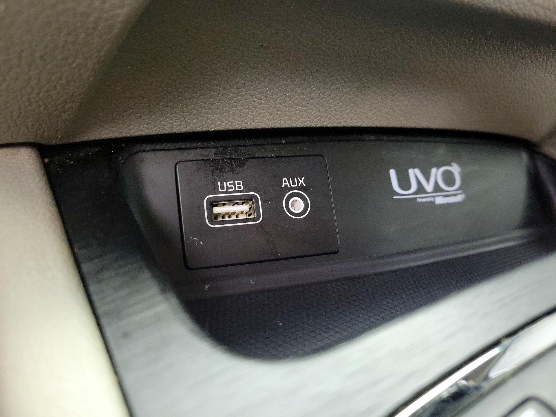 Thumbnail: 2016 Kia Sedona - 18