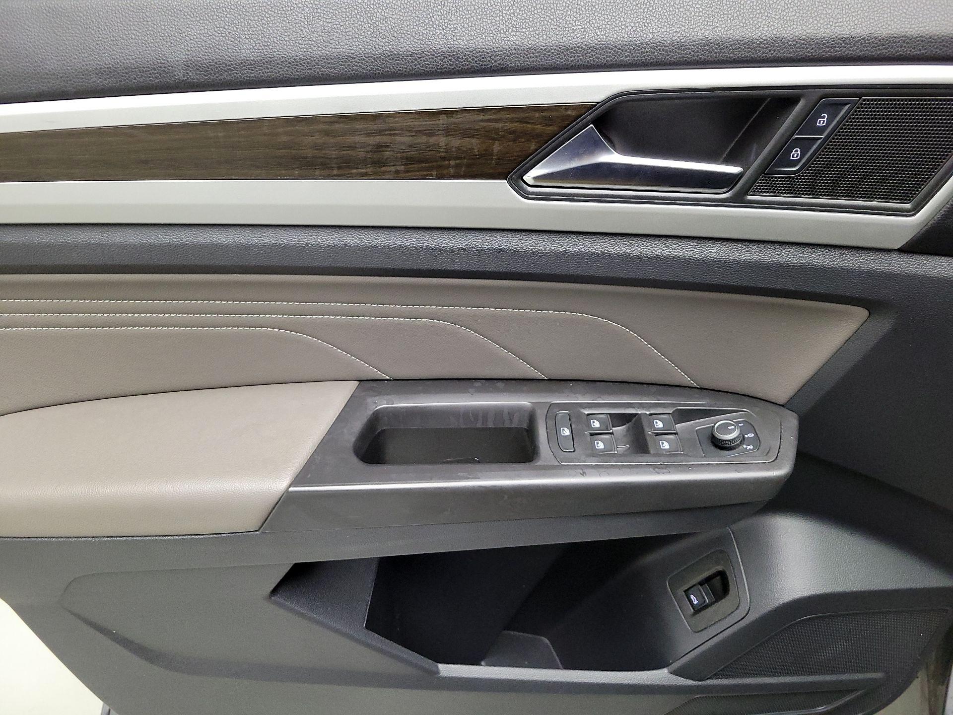Thumbnail: 2022 Volkswagen Atlas - 12