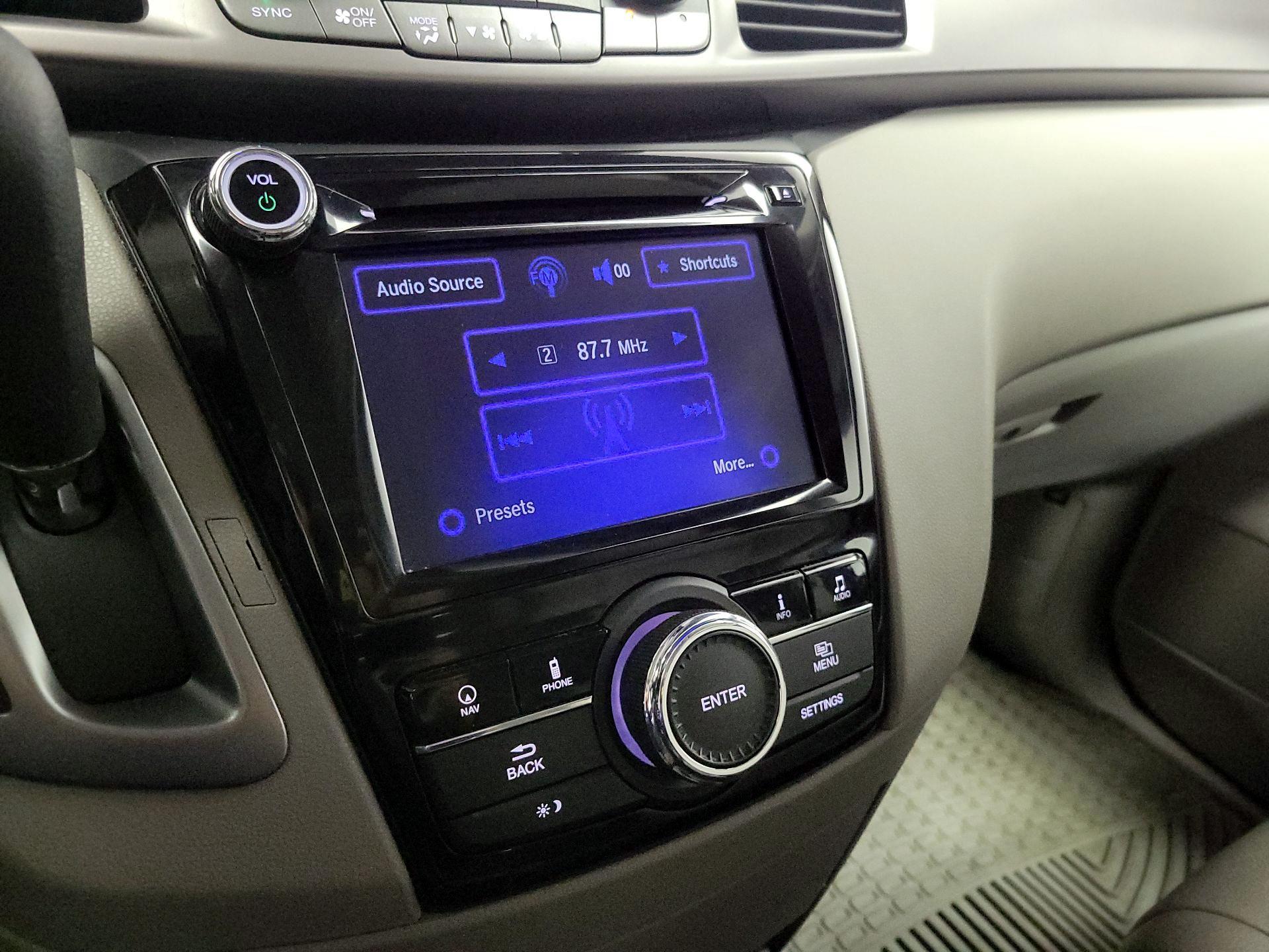 Thumbnail: 2015 Honda Odyssey - 16