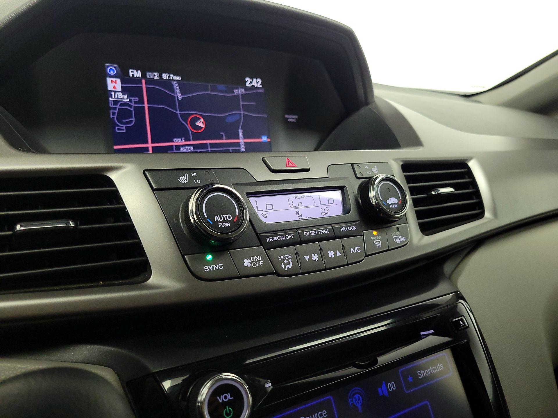 Thumbnail: 2015 Honda Odyssey - 17