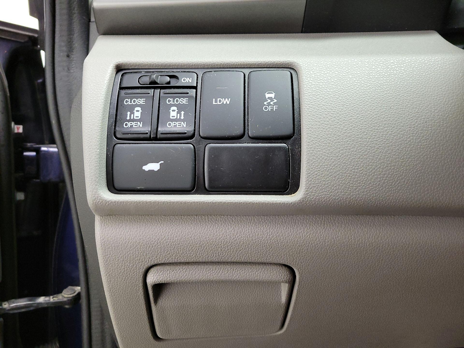 Thumbnail: 2016 Honda Odyssey - 13