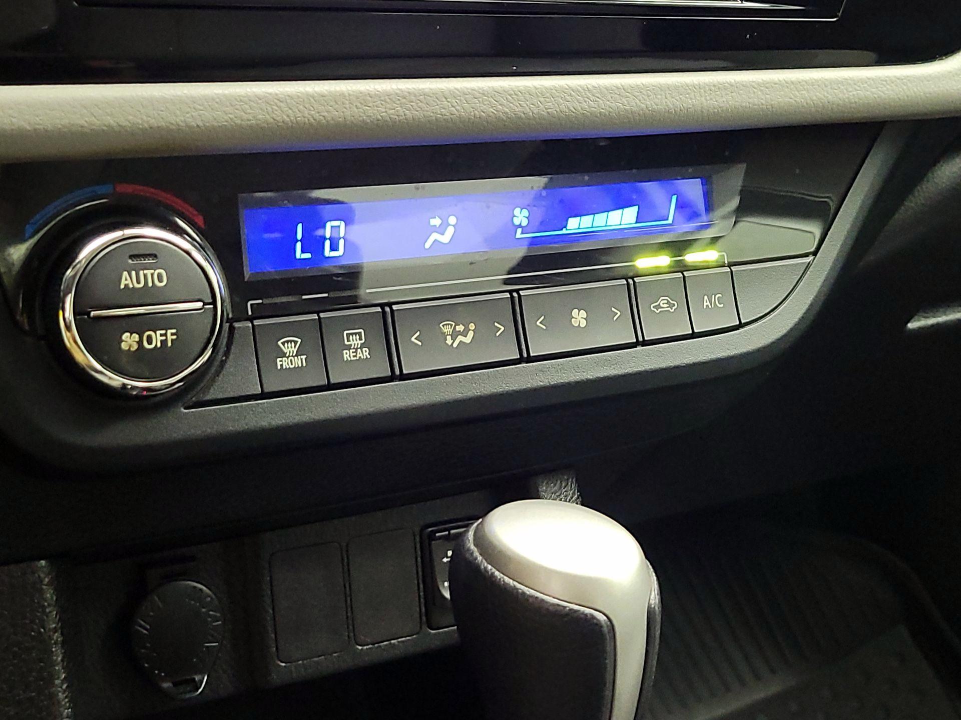 Thumbnail: 2016 Toyota Corolla - 16