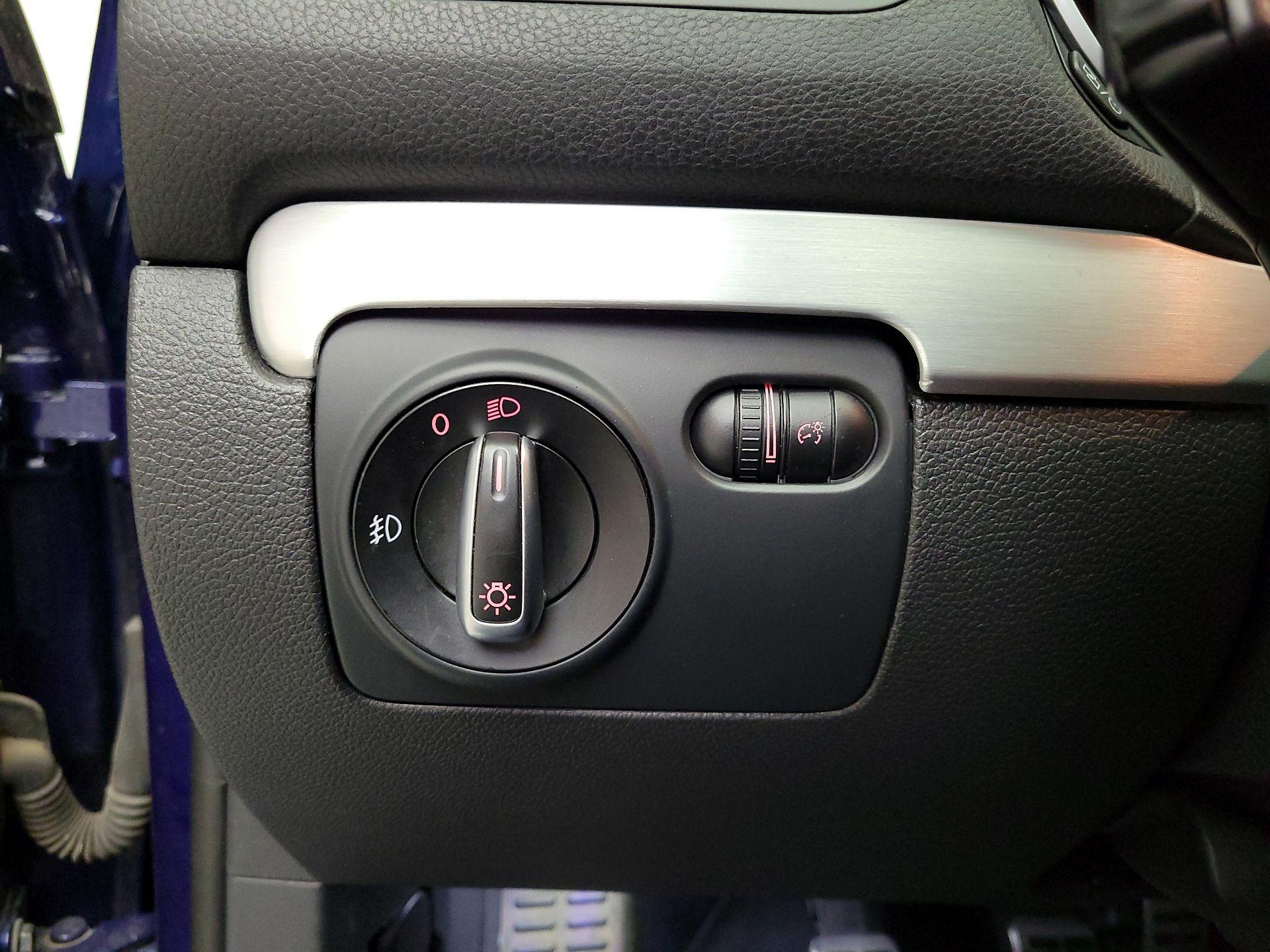 Thumbnail: 2013 Volkswagen Golf - 13