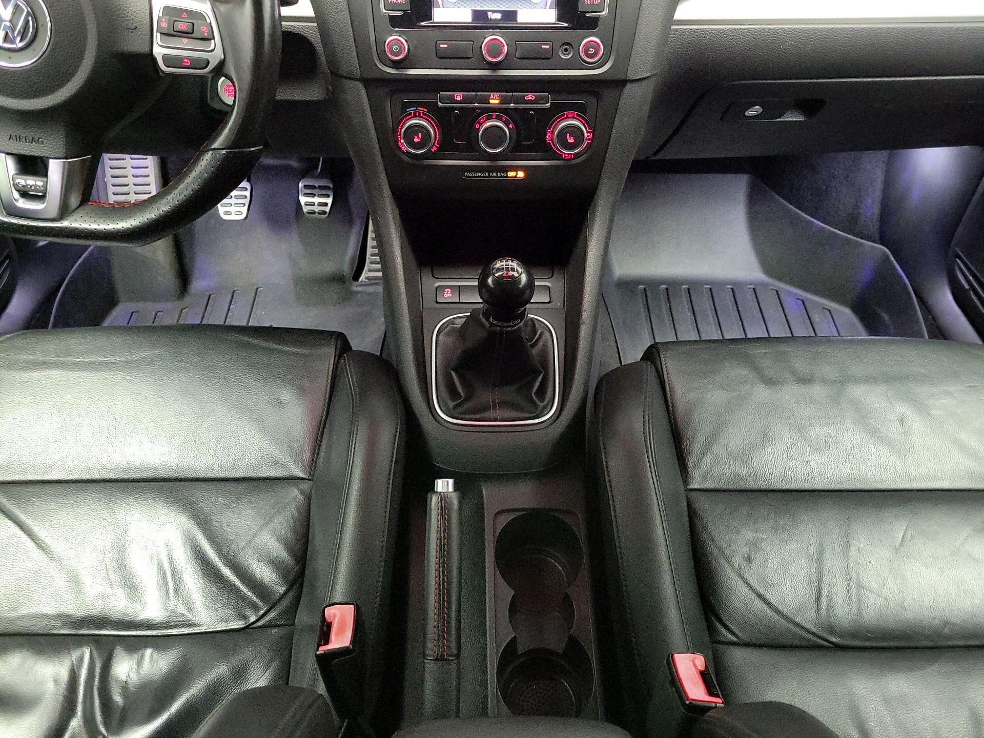 Thumbnail: 2013 Volkswagen Golf - 17