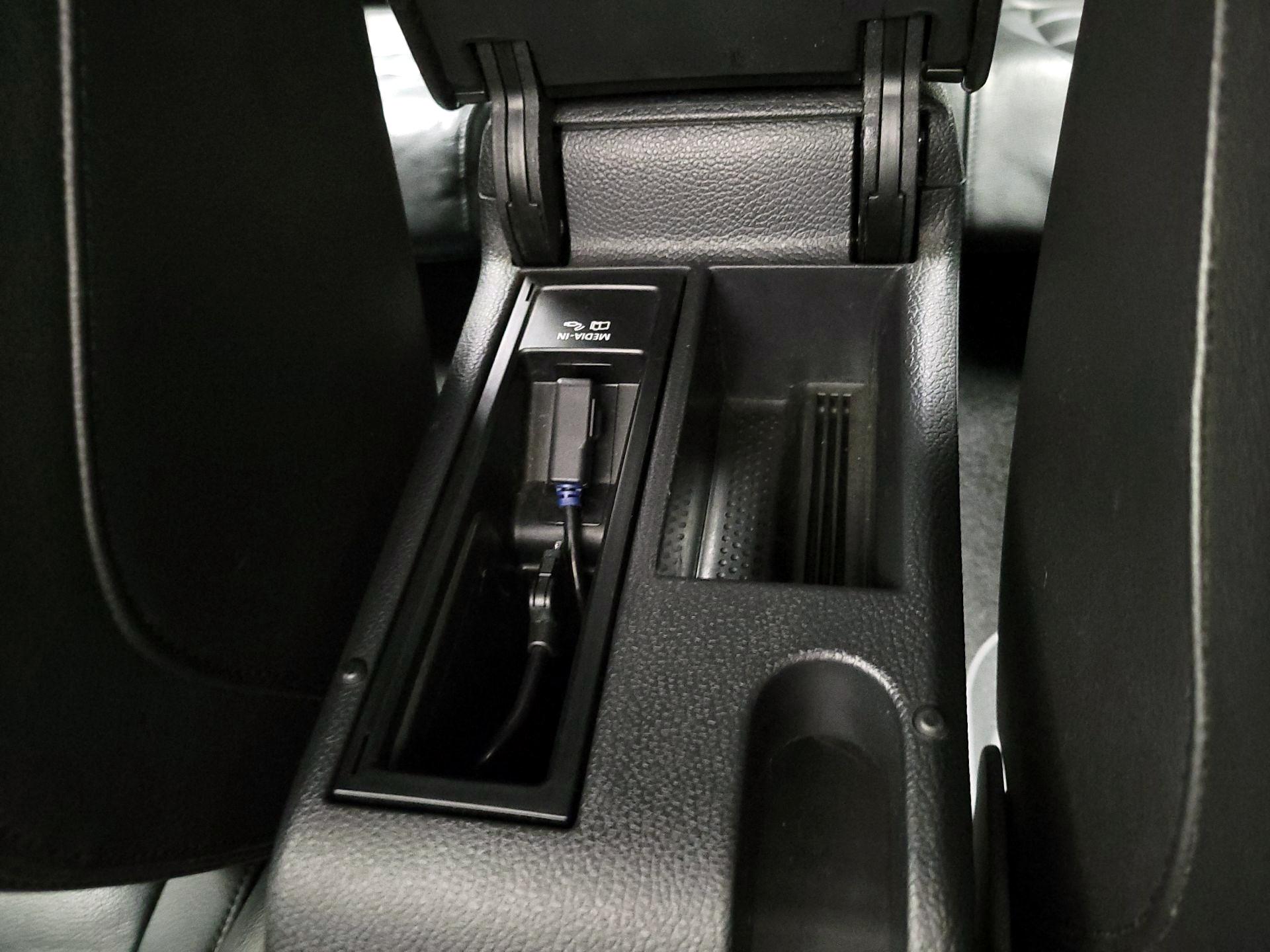 Thumbnail: 2013 Volkswagen Golf - 18