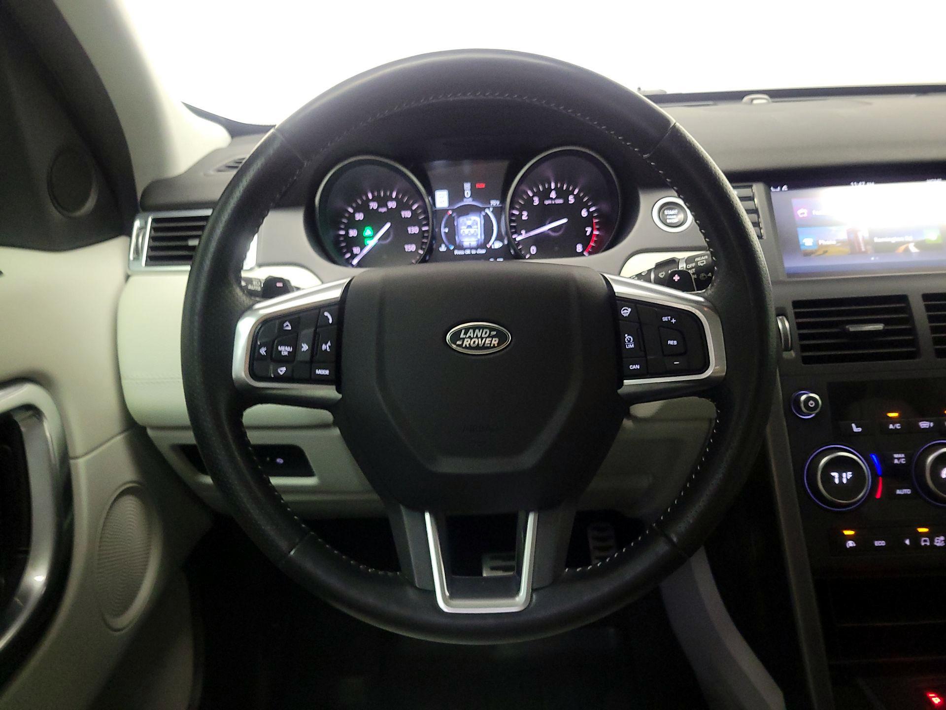 Thumbnail: 2017 Land Rover Discovery Sport - 10