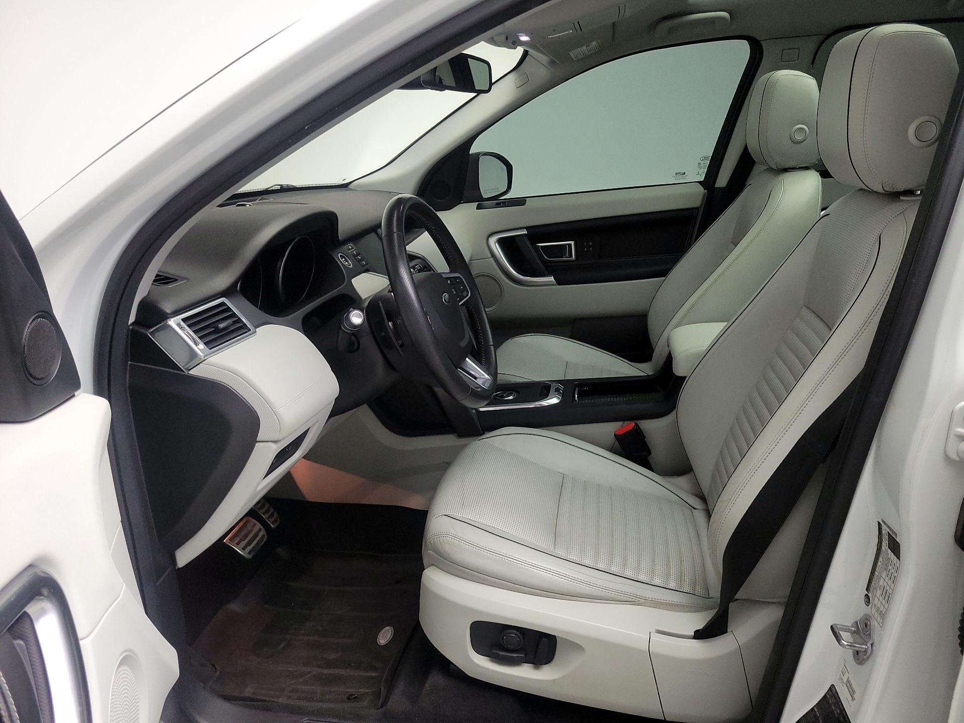 Thumbnail: 2017 Land Rover Discovery Sport - 11