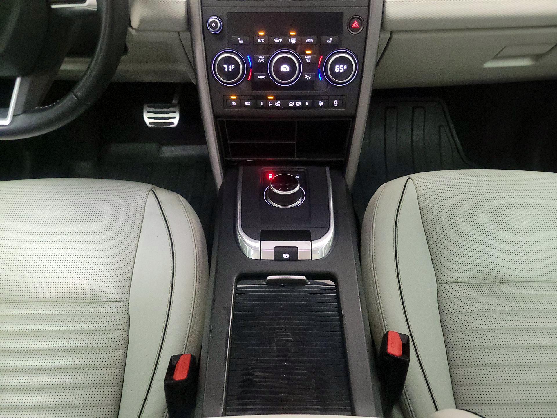 Thumbnail: 2017 Land Rover Discovery Sport - 18