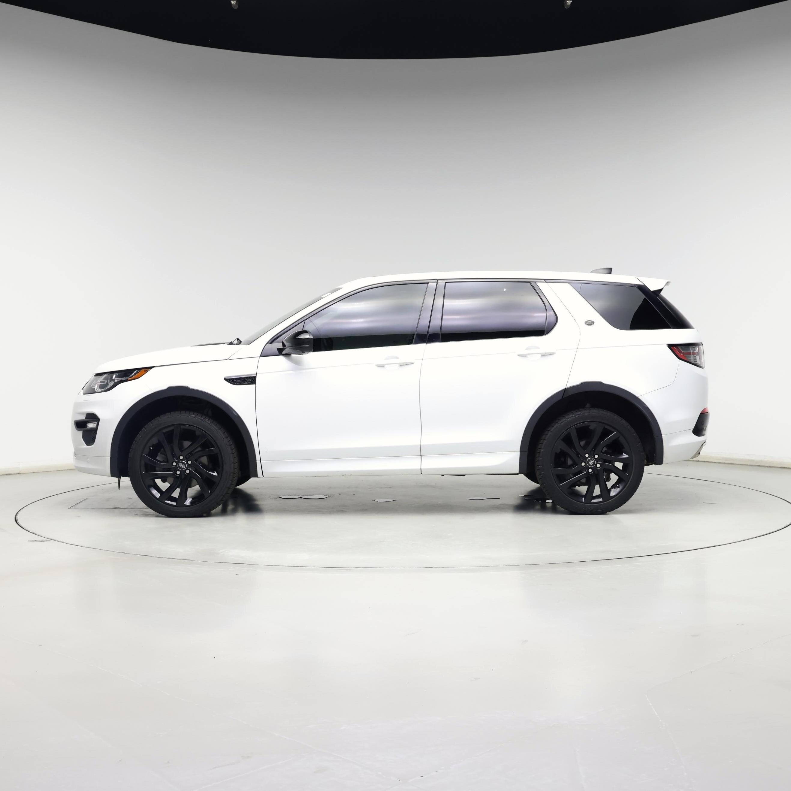 Thumbnail: 2017 Land Rover Discovery Sport - 3