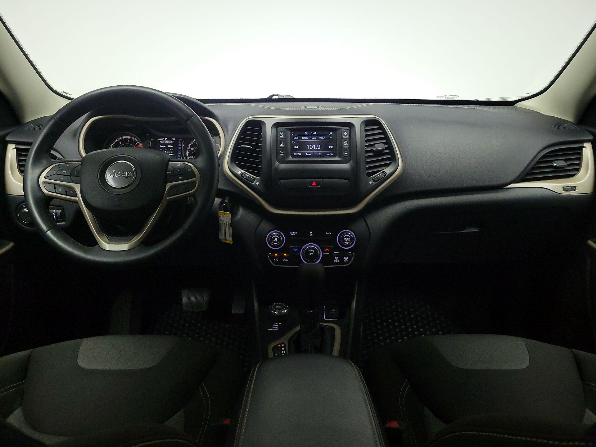 Thumbnail: 2017 Jeep Cherokee - 9