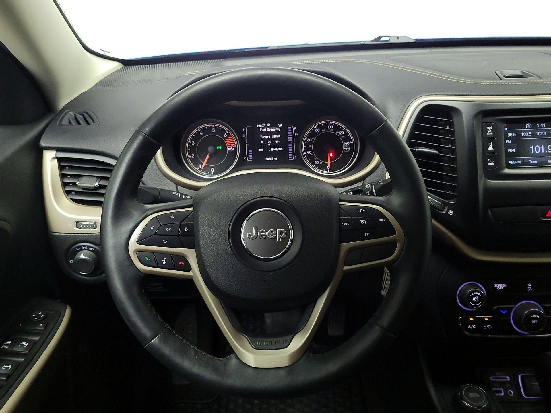 Thumbnail: 2017 Jeep Cherokee - 10